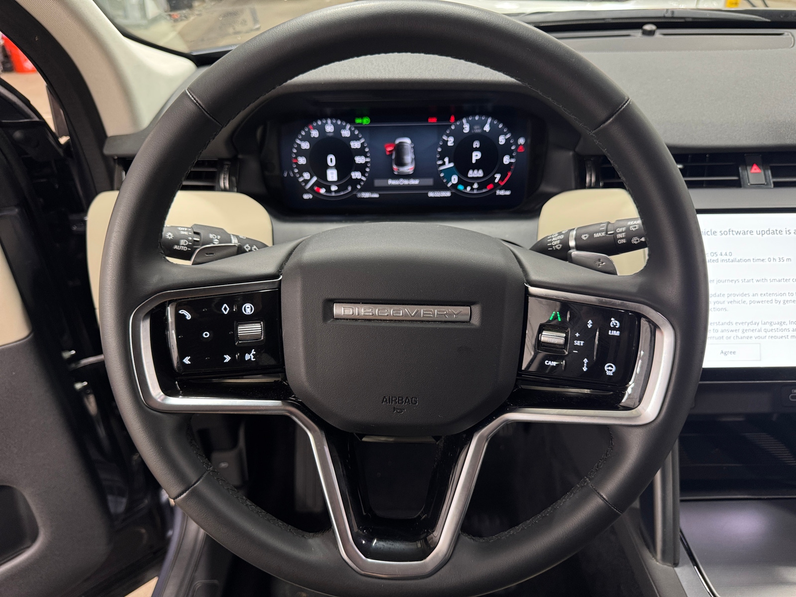 Thumbnail: 2025 Land Rover Discovery Sport - 4