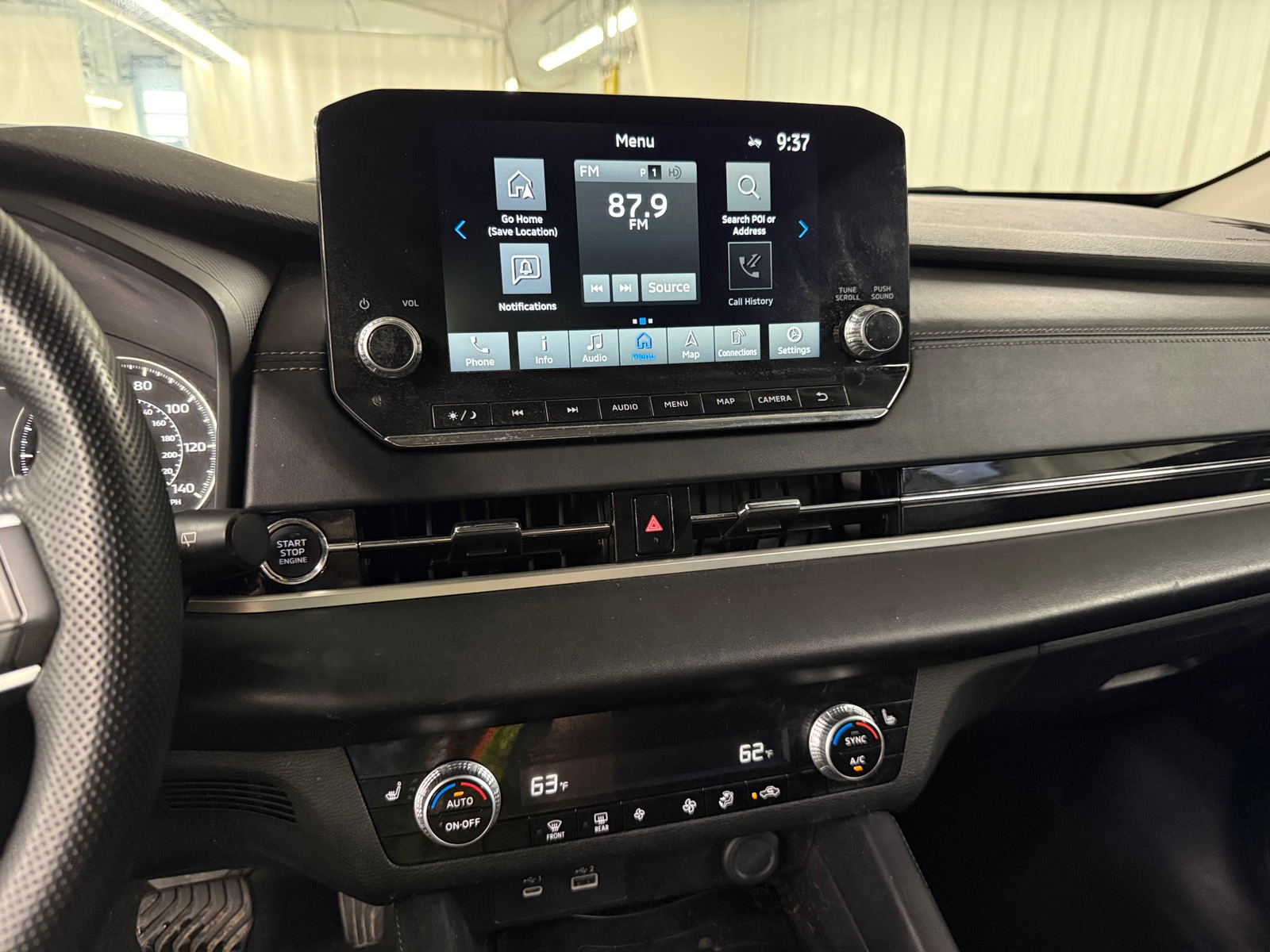Thumbnail: 2023 Mitsubishi Outlander - 3