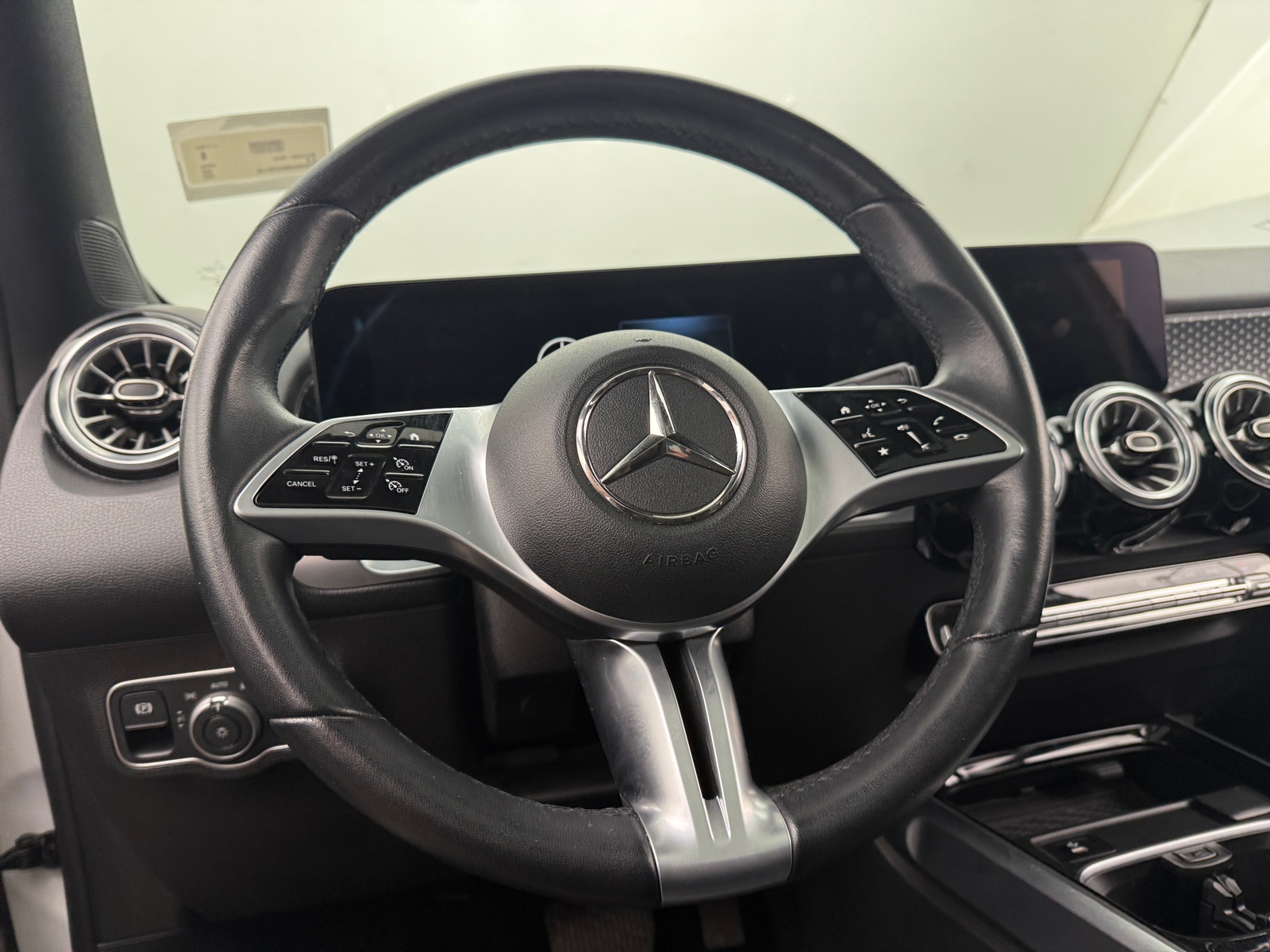 Thumbnail: 2025 Mercedes-Benz GLB - 4
