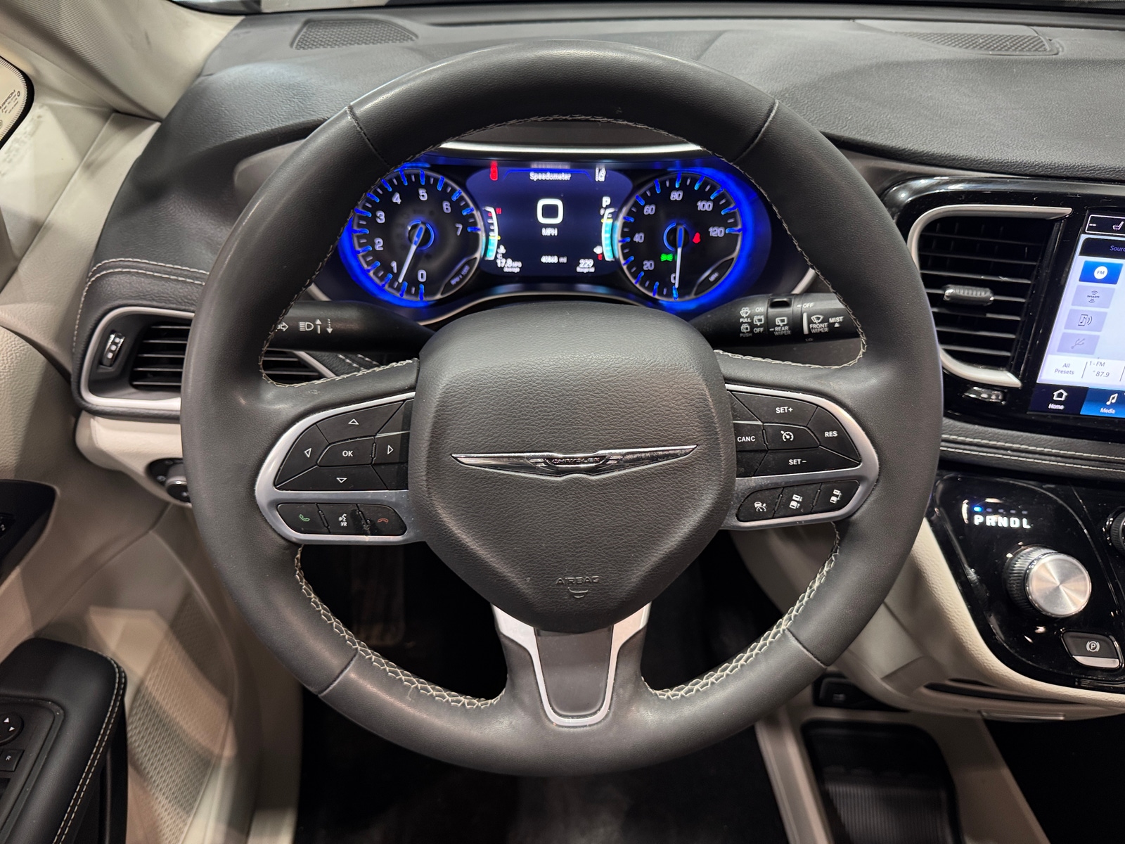 Thumbnail: 2023 Chrysler Pacifica - 4