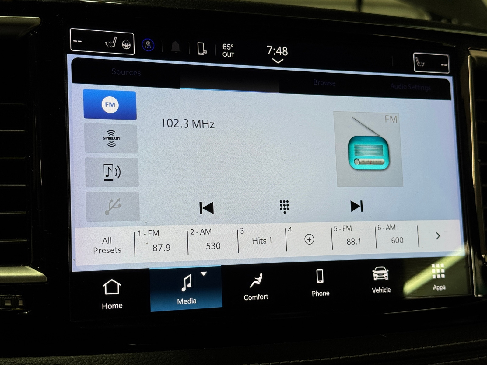 Thumbnail: 2023 Chrysler Pacifica - 3