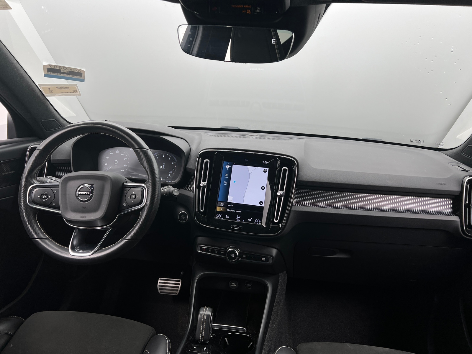 Thumbnail: 2021 Volvo XC40 - 2