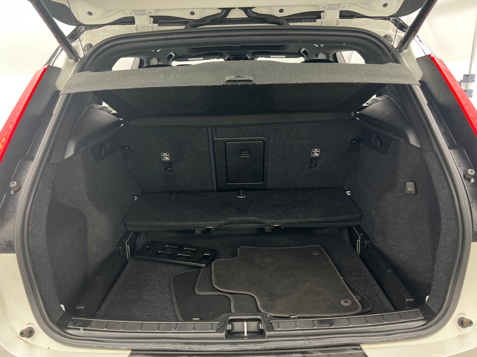 Thumbnail: 2021 Volvo XC40 - 6