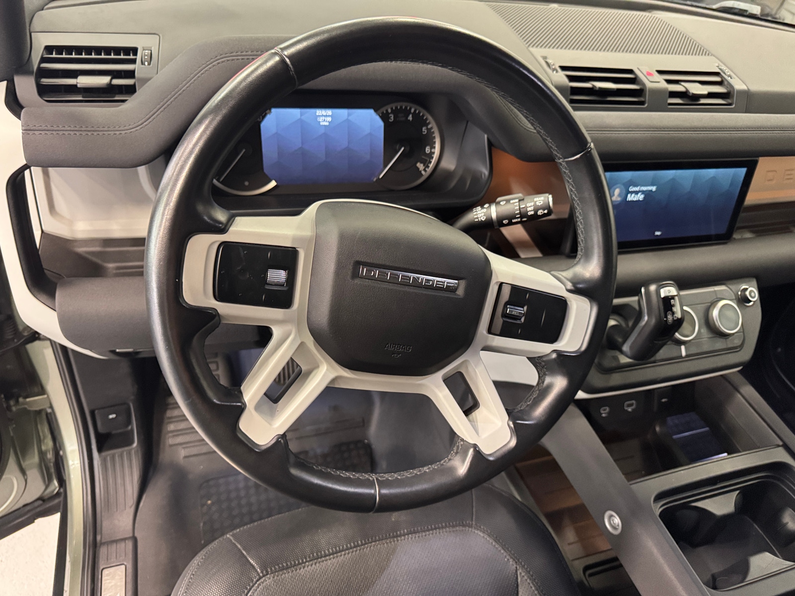 Thumbnail: 2023 Land Rover Defender - 4