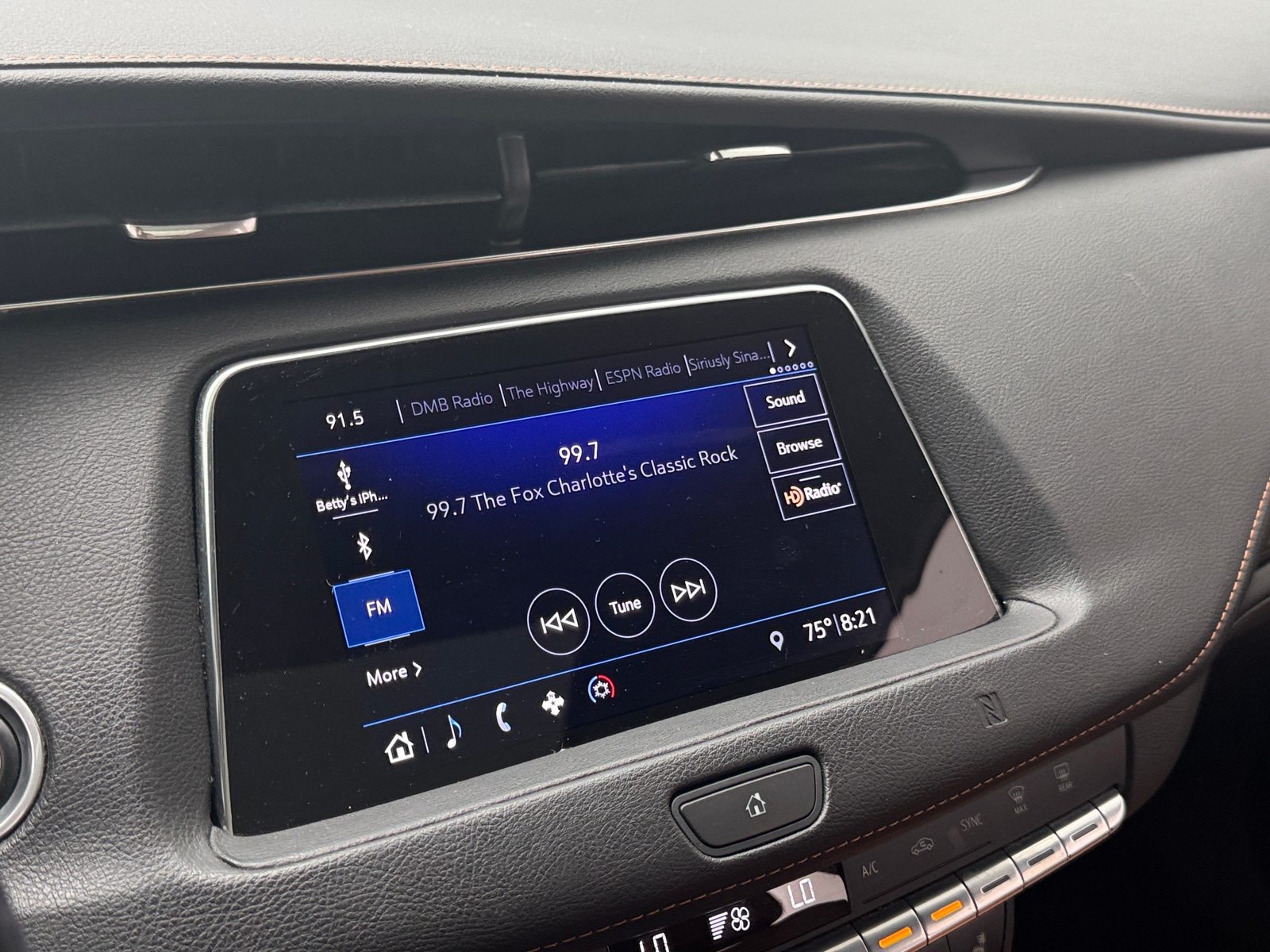 Thumbnail: 2019 Cadillac XT4 - 3