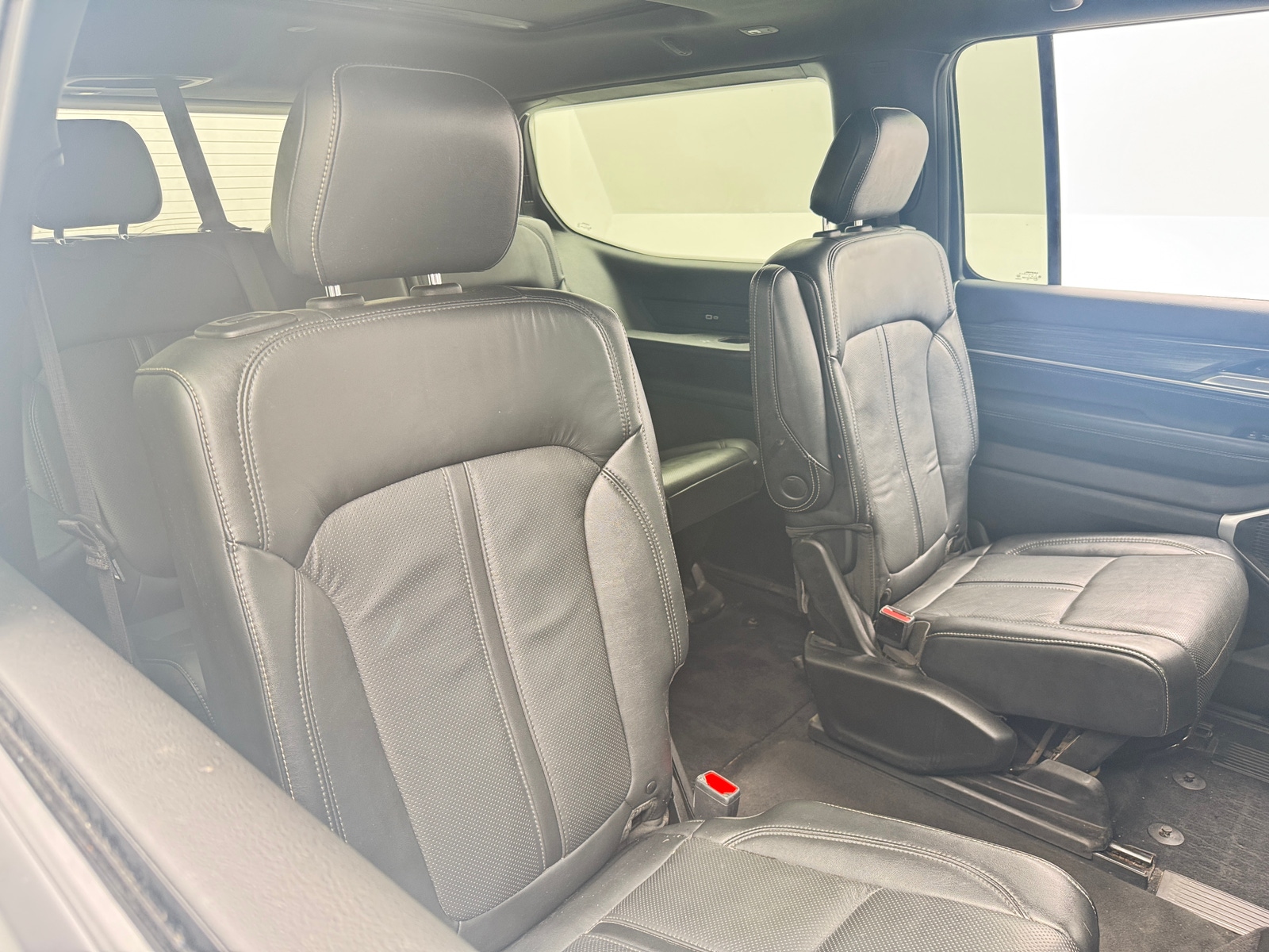 Thumbnail: 2022 Jeep Wagoneer - 5