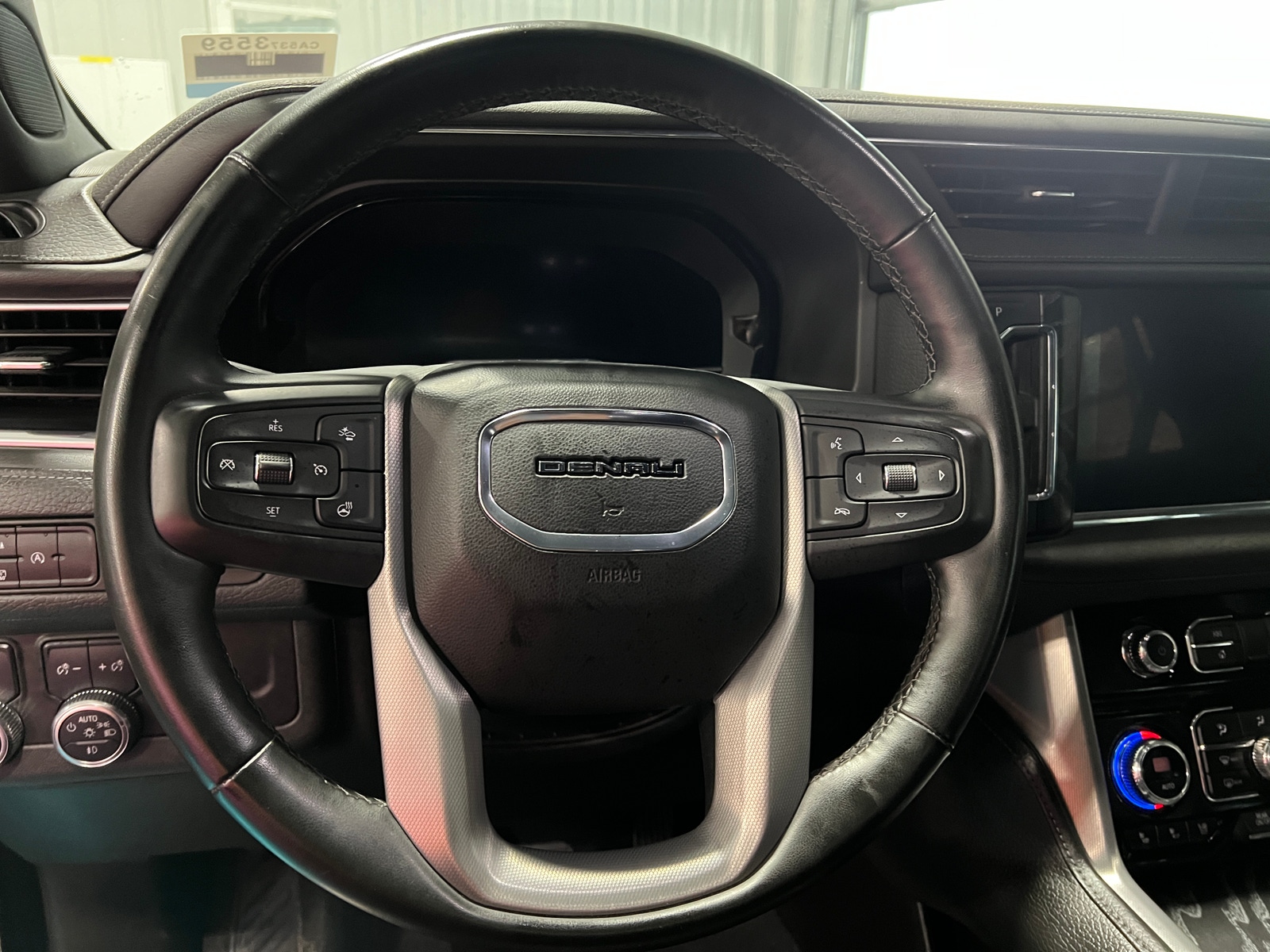 Thumbnail: 2023 GMC Yukon - 4