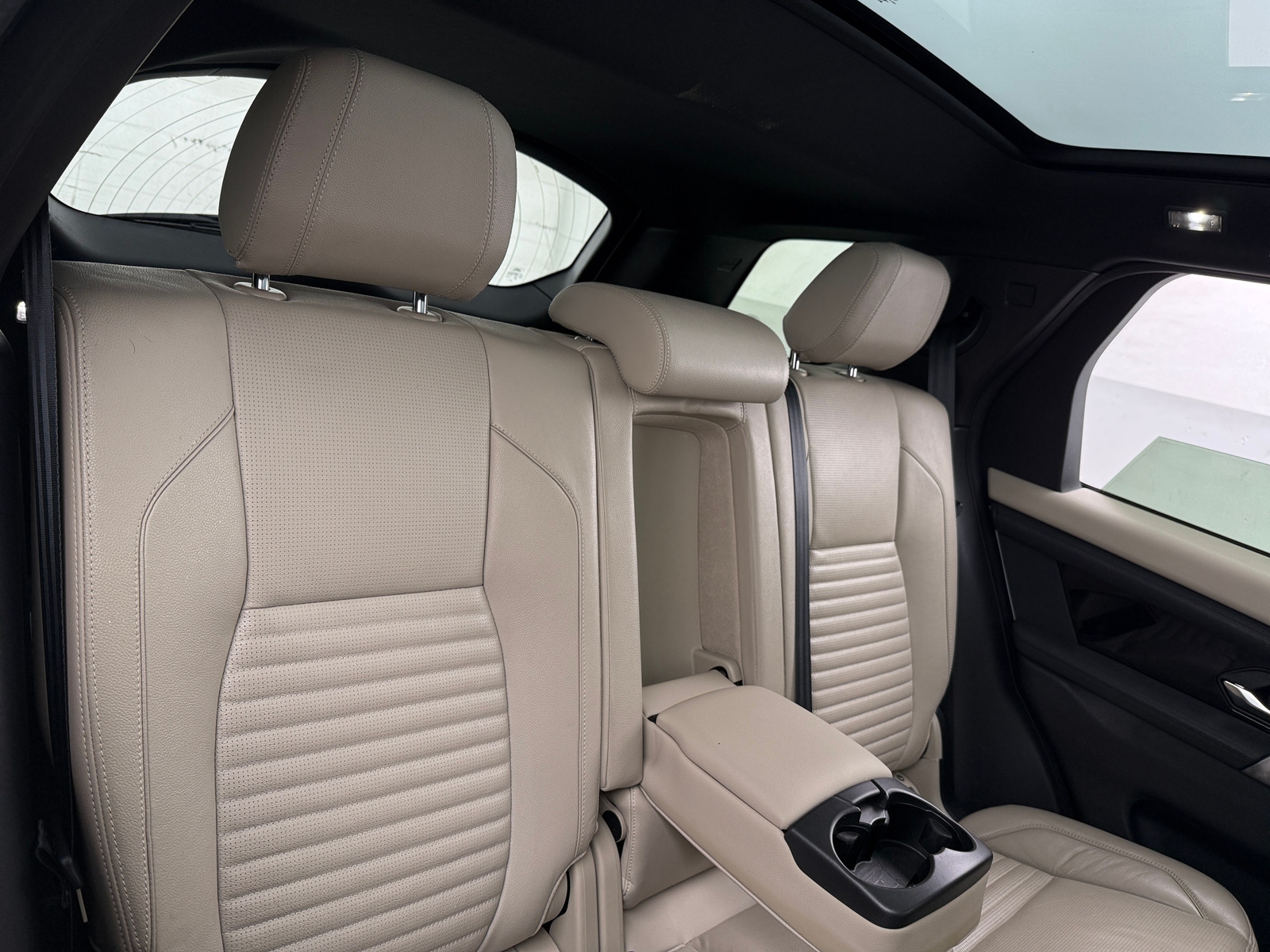 Thumbnail: 2020 Land Rover Discovery Sport - 5