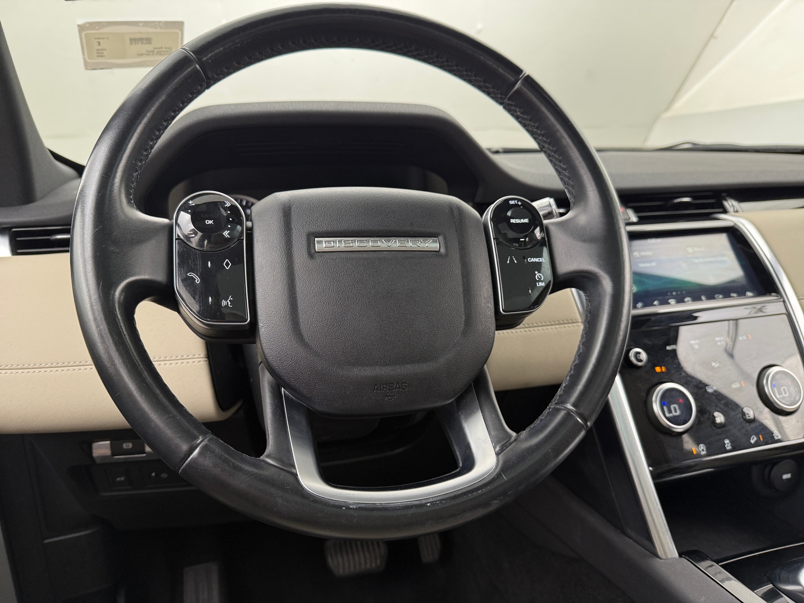 Thumbnail: 2020 Land Rover Discovery Sport - 4