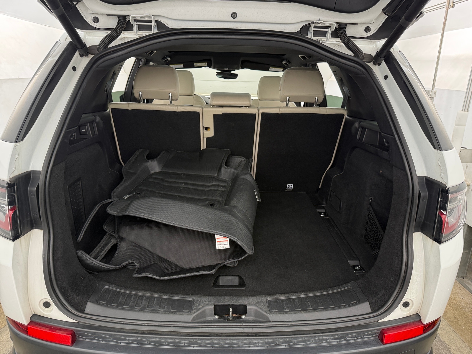 Thumbnail: 2020 Land Rover Discovery Sport - 6
