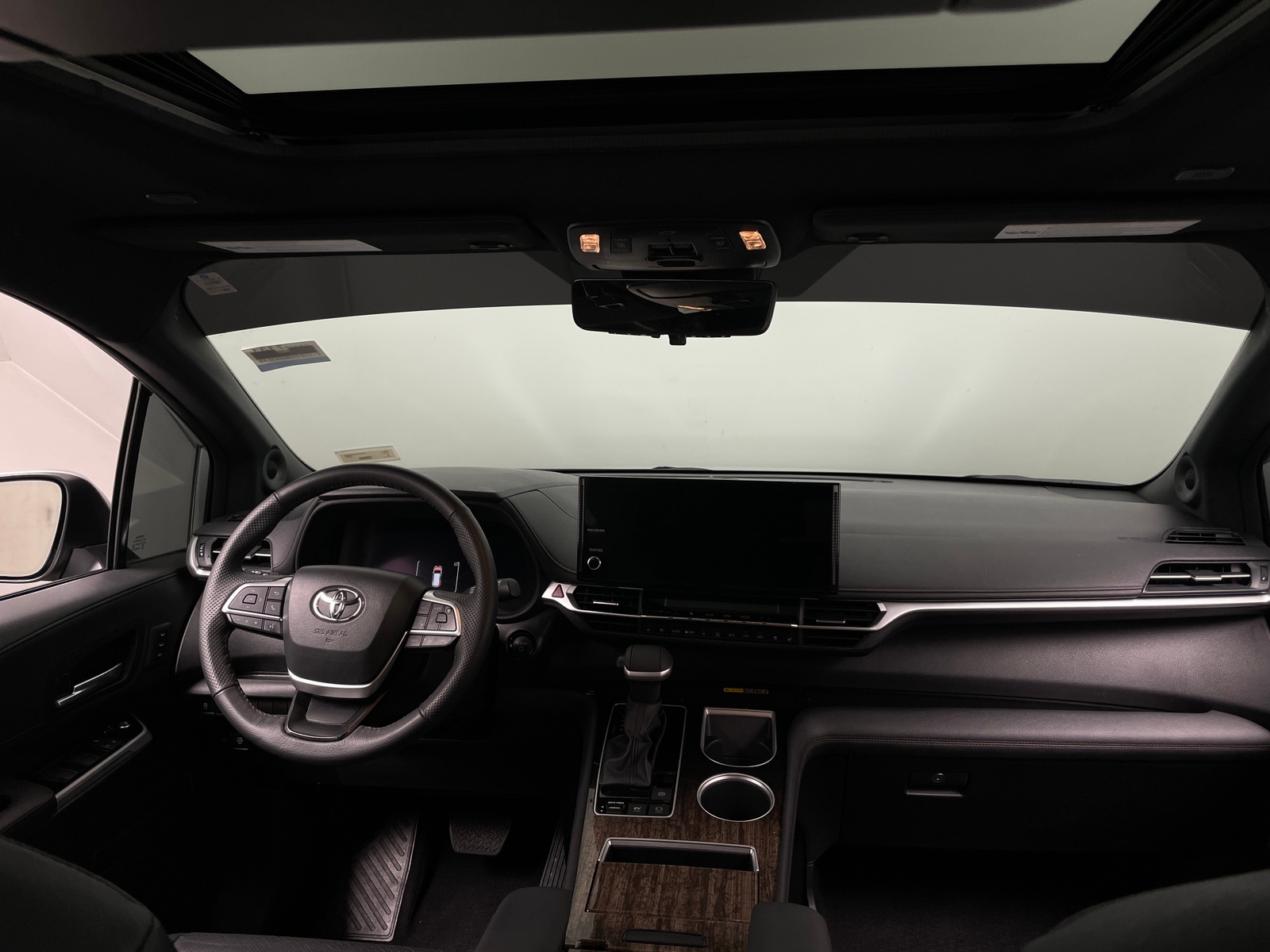 Thumbnail: 2025 Toyota Sienna - 2