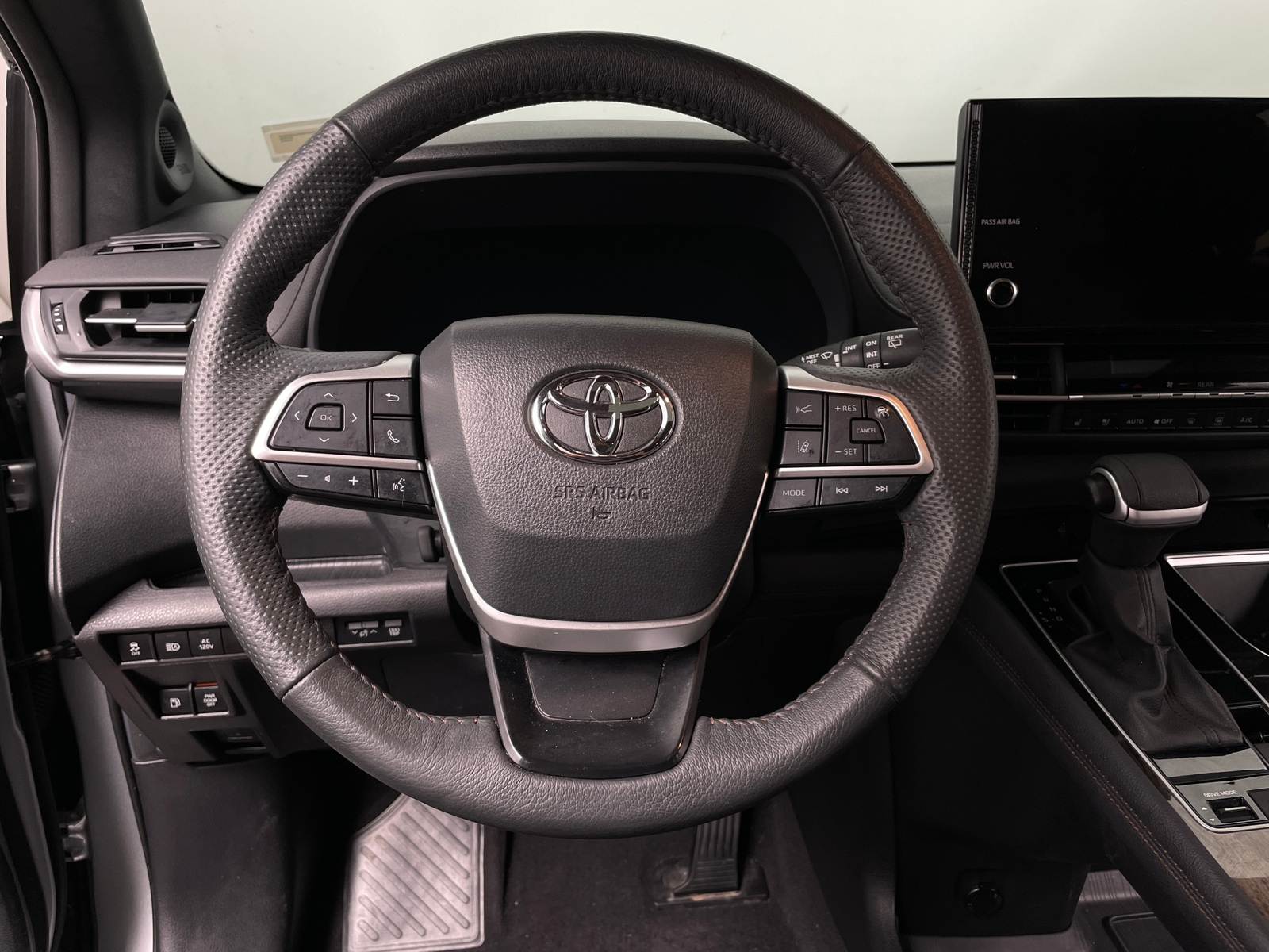 Thumbnail: 2025 Toyota Sienna - 4