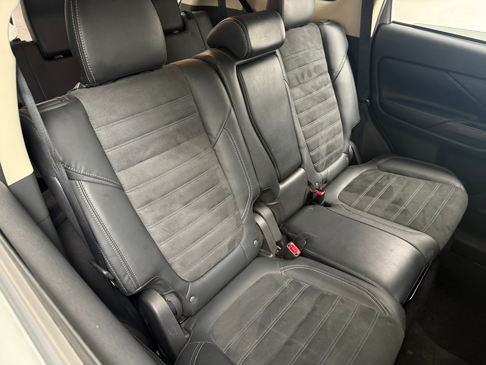 Thumbnail: 2020 Mitsubishi Outlander - 6