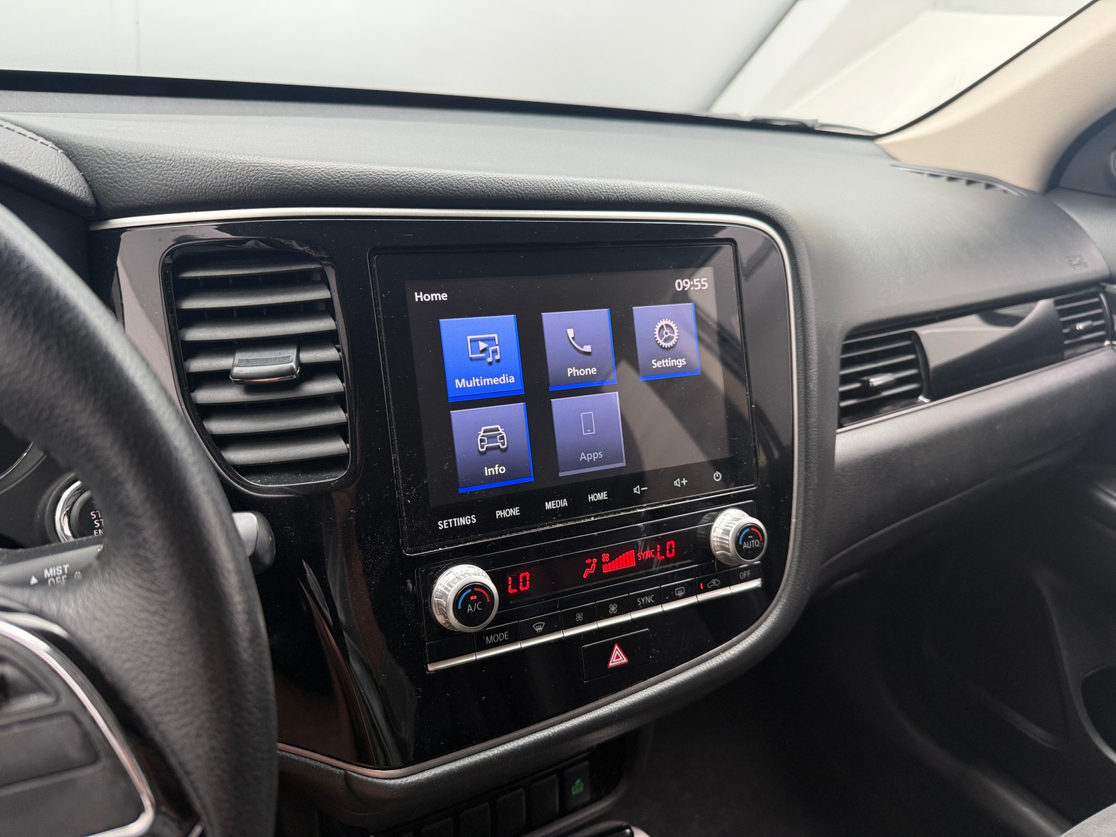 Thumbnail: 2020 Mitsubishi Outlander - 4