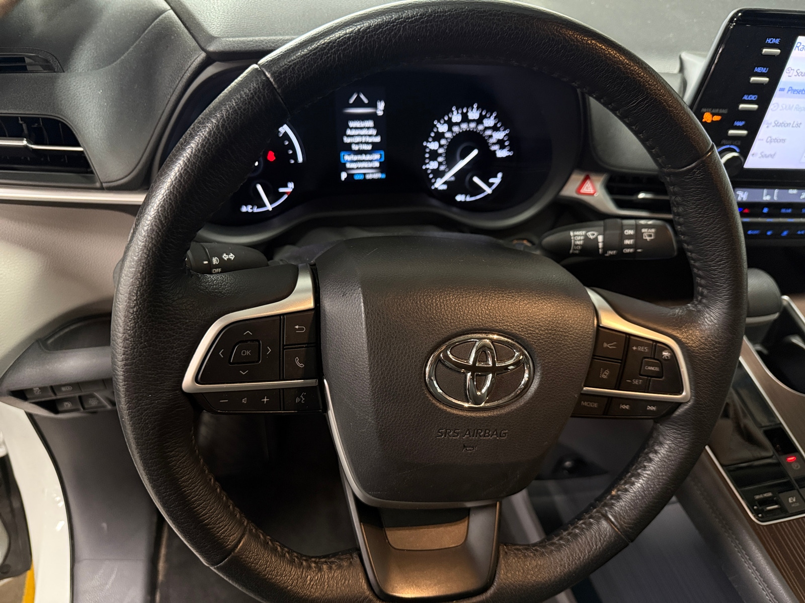 Thumbnail: 2021 Toyota Sienna - 4