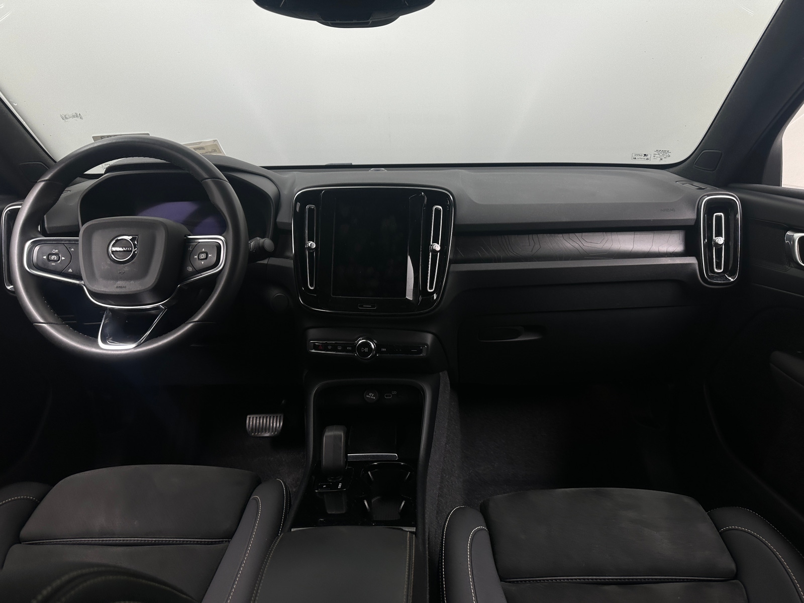 Thumbnail: 2023 Volvo C40 - 2
