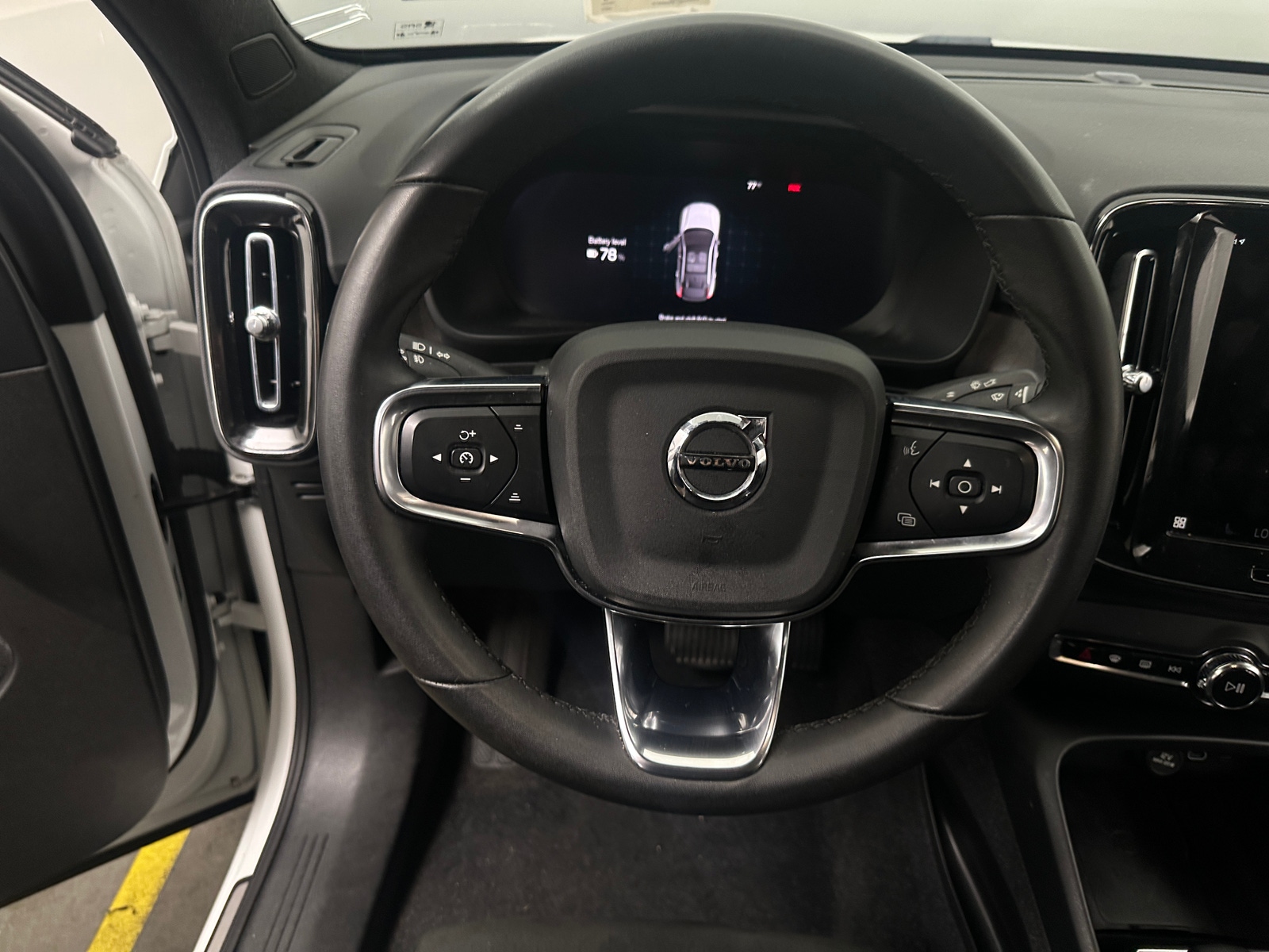Thumbnail: 2023 Volvo C40 - 4
