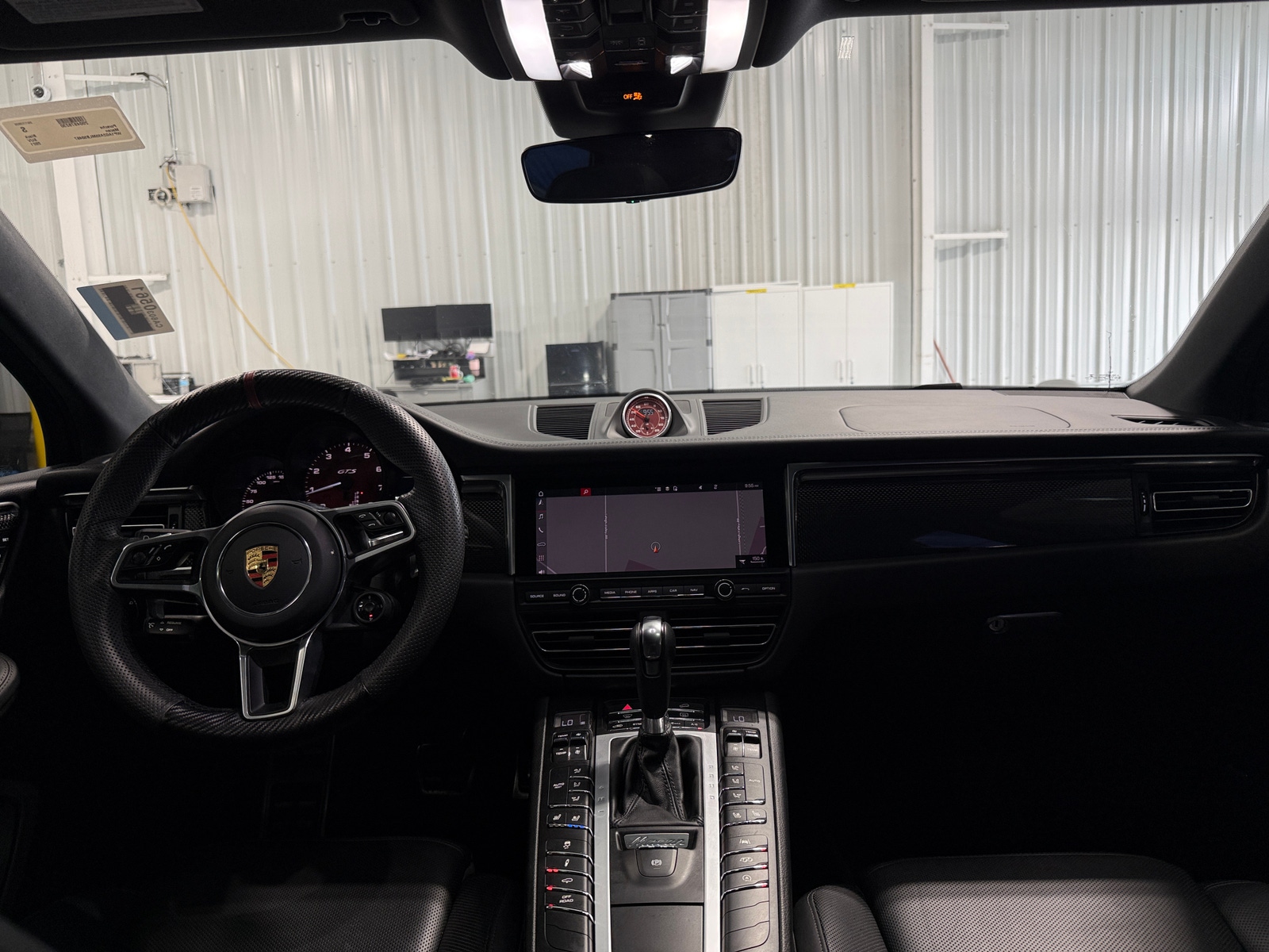 Thumbnail: 2021 Porsche Macan - 2