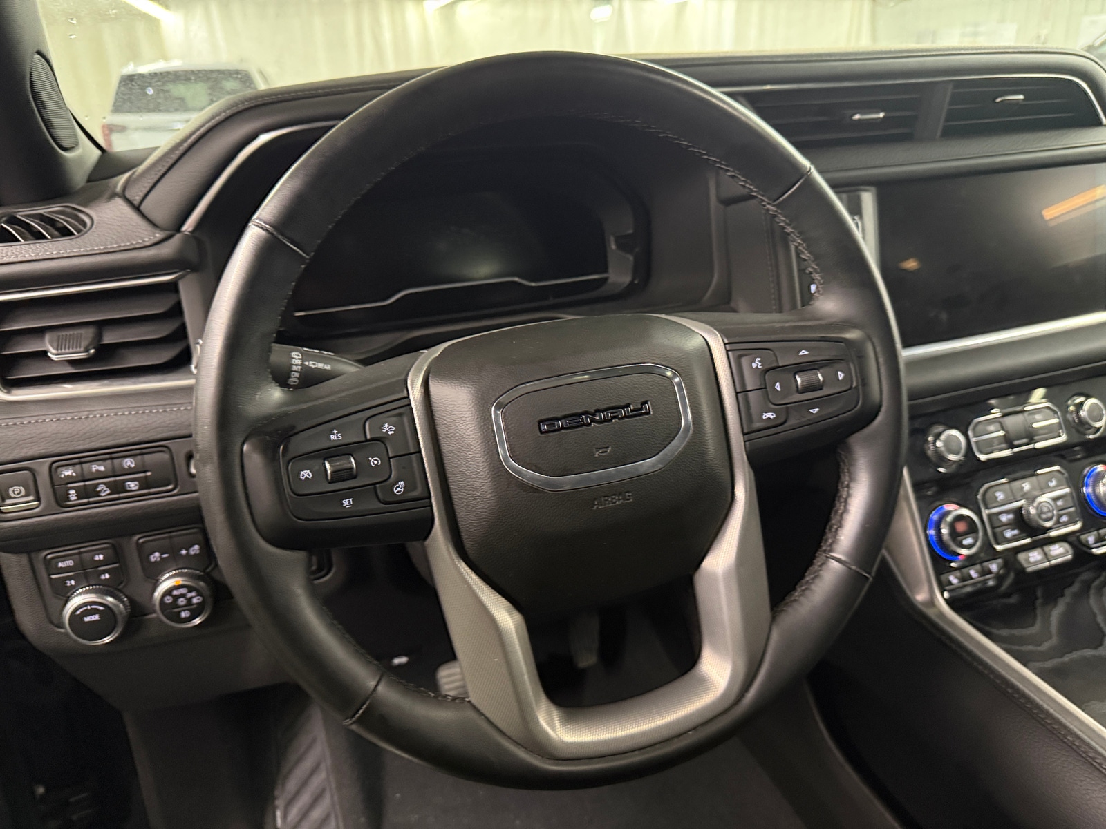 Thumbnail: 2023 GMC Yukon - 4