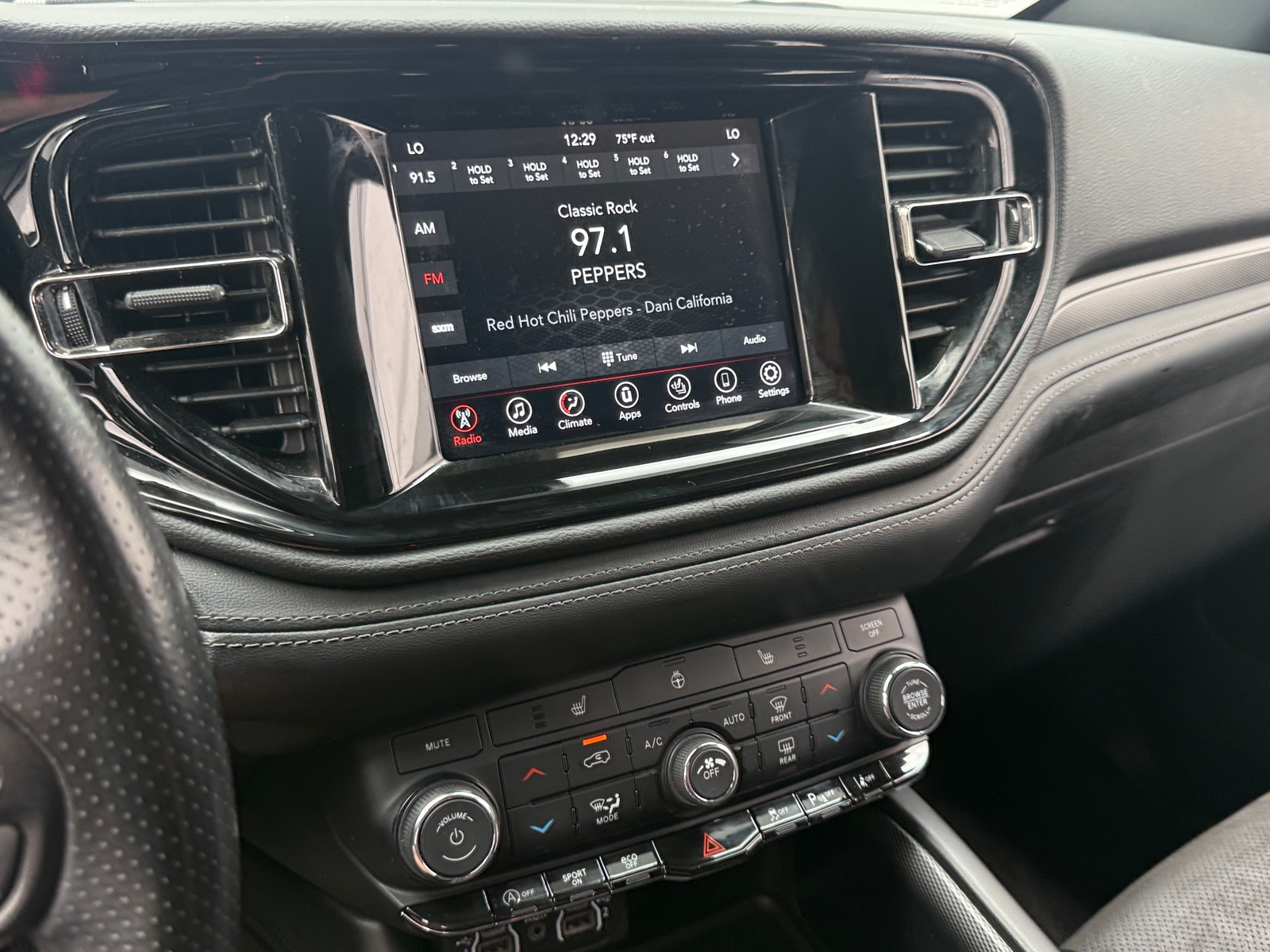 Thumbnail: 2022 Dodge Durango - 3