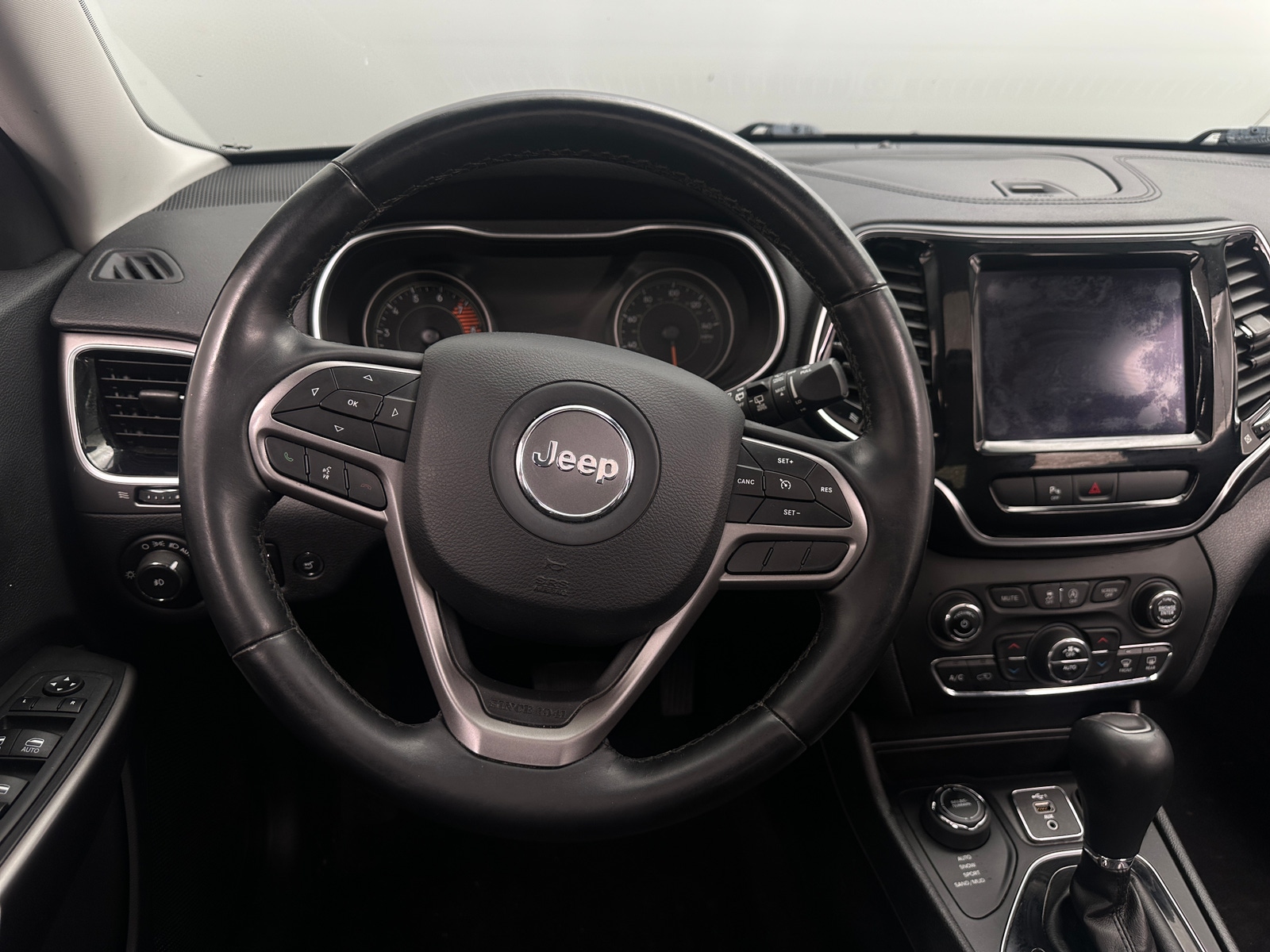 Thumbnail: 2019 Jeep Cherokee - 4