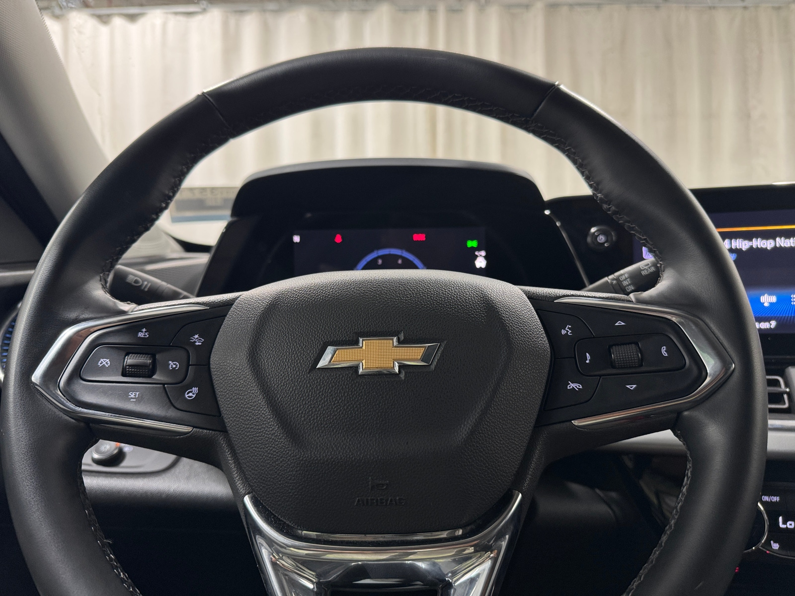 Thumbnail: 2025 Chevrolet Trax - 5