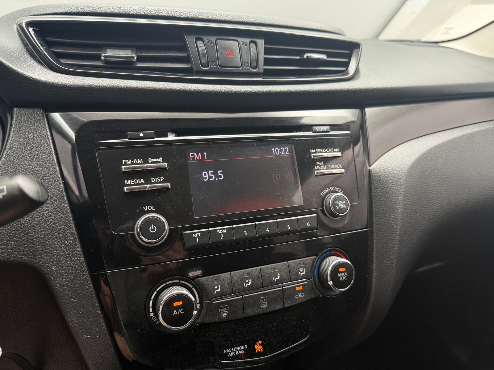 Thumbnail: 2018 Nissan Rogue Sport - 4