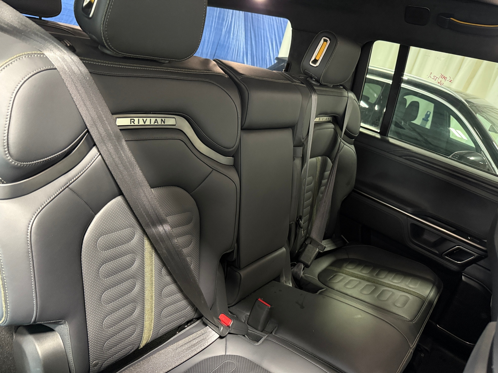 Thumbnail: 2023 Rivian R1S - 5