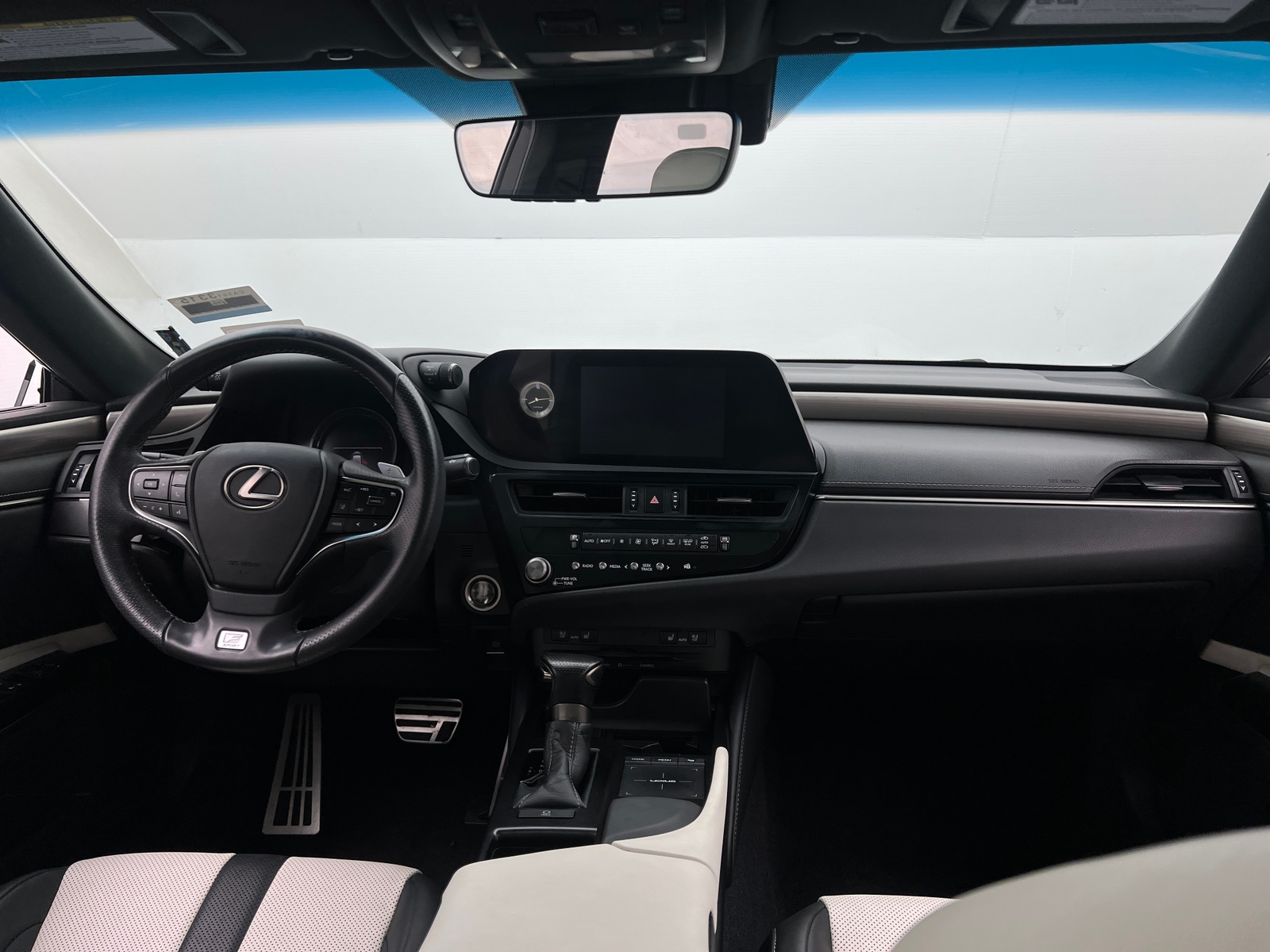 Thumbnail: 2022 Lexus ES - 2