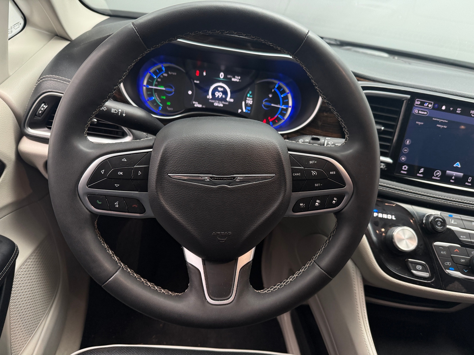 Thumbnail: 2023 Chrysler Pacifica - 4