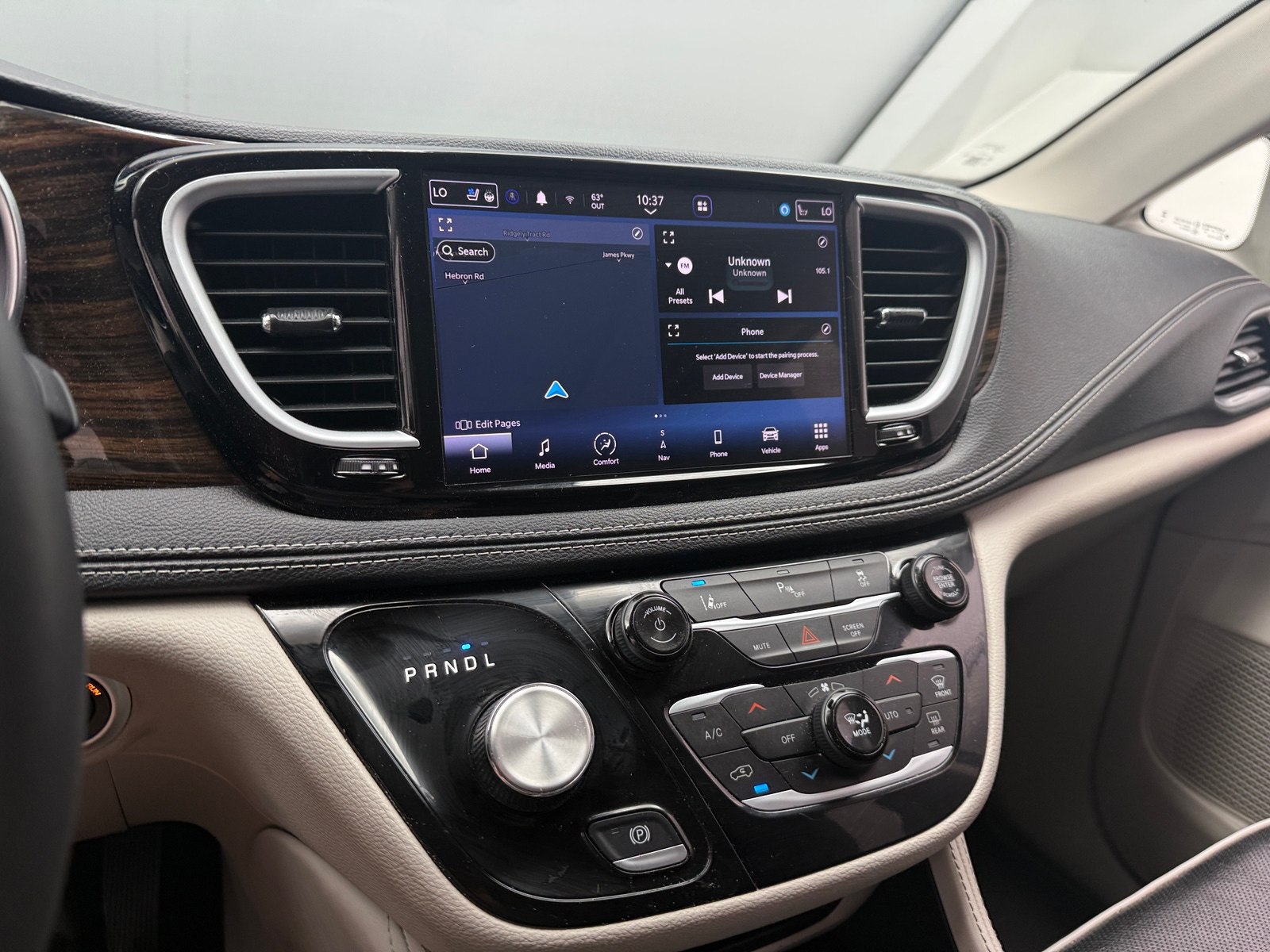 Thumbnail: 2023 Chrysler Pacifica - 3