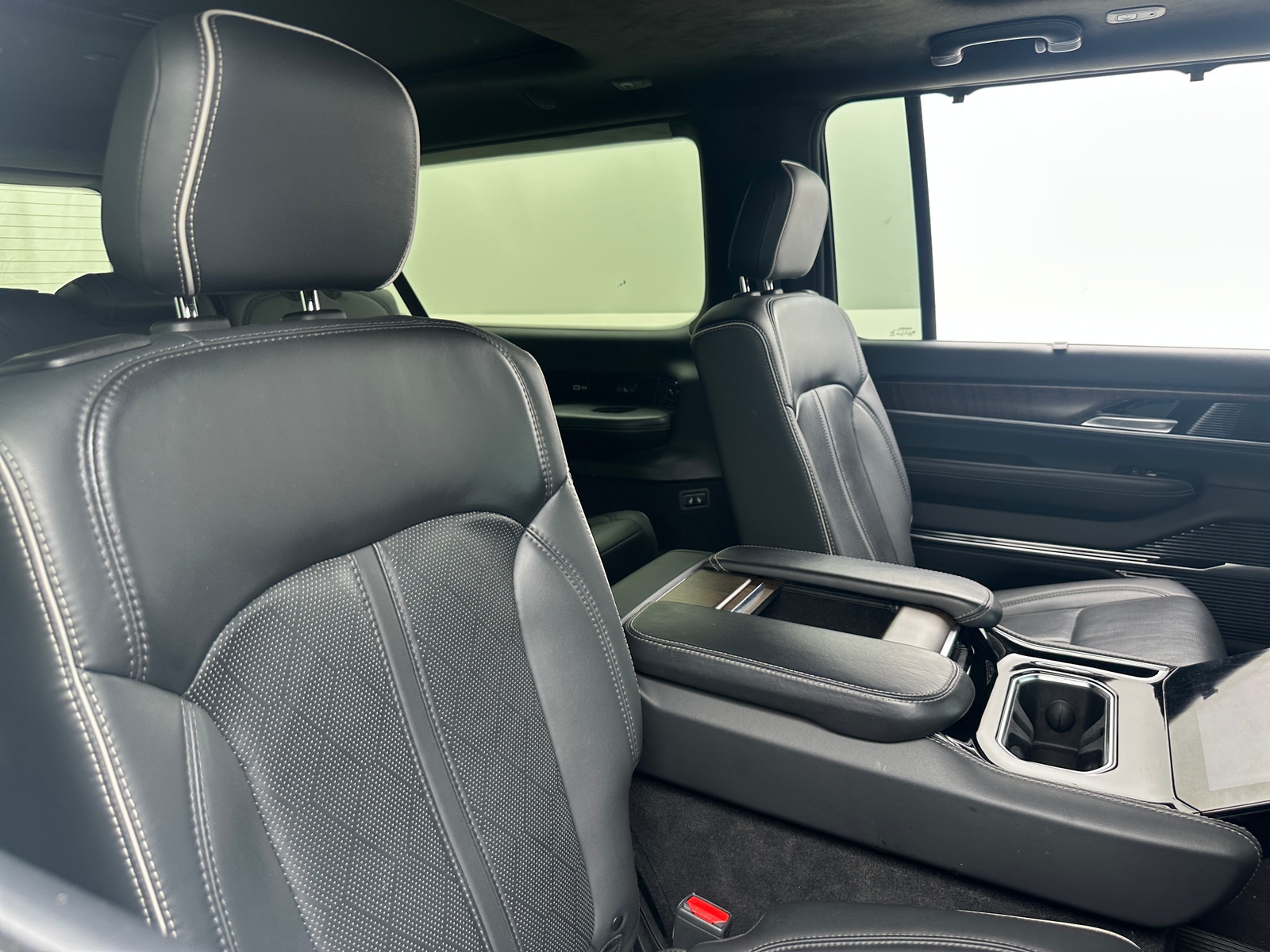 Thumbnail: 2023 Jeep Grand Wagoneer L - 5
