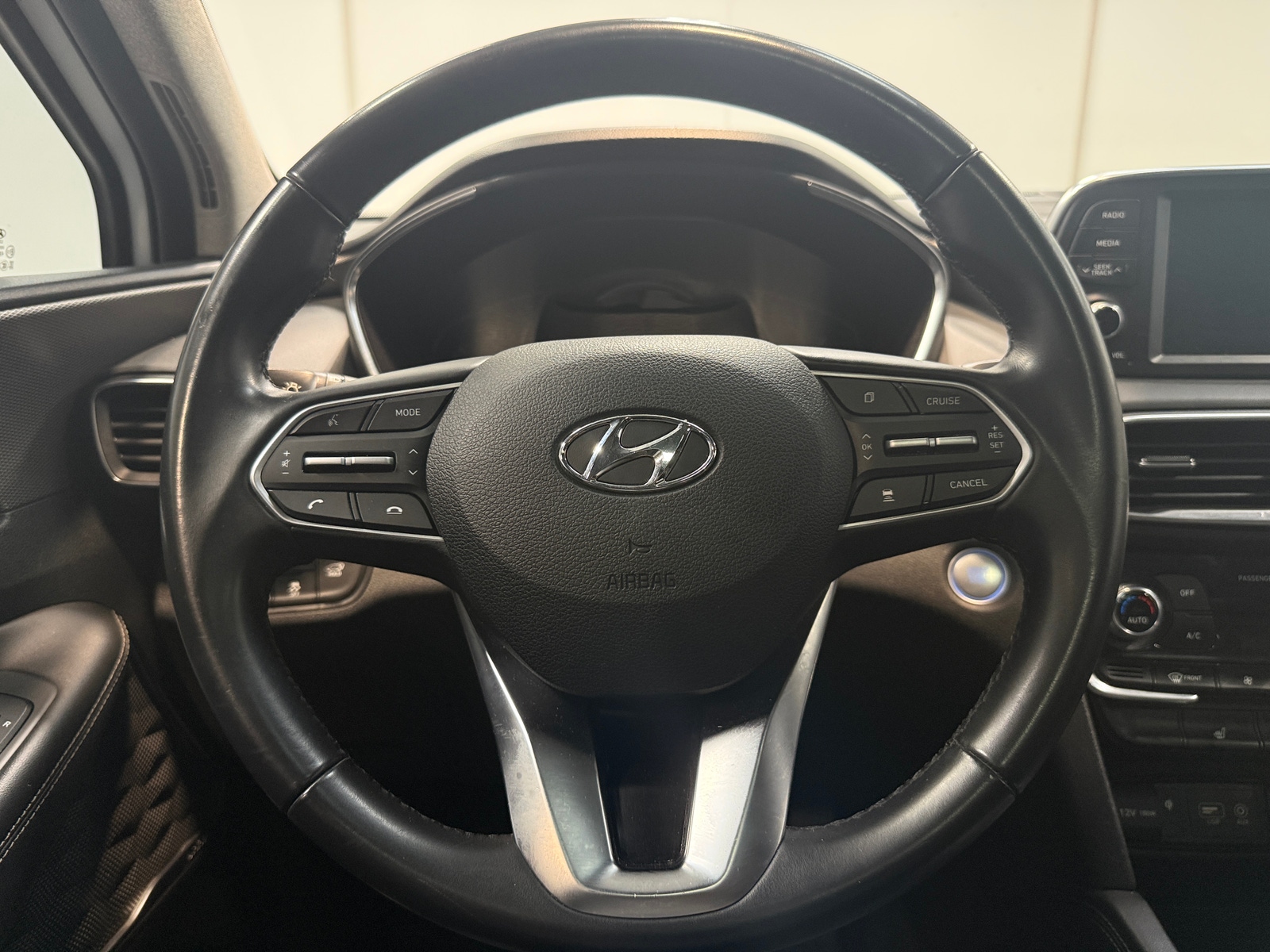 Thumbnail: 2020 Hyundai Santa Fe - 4