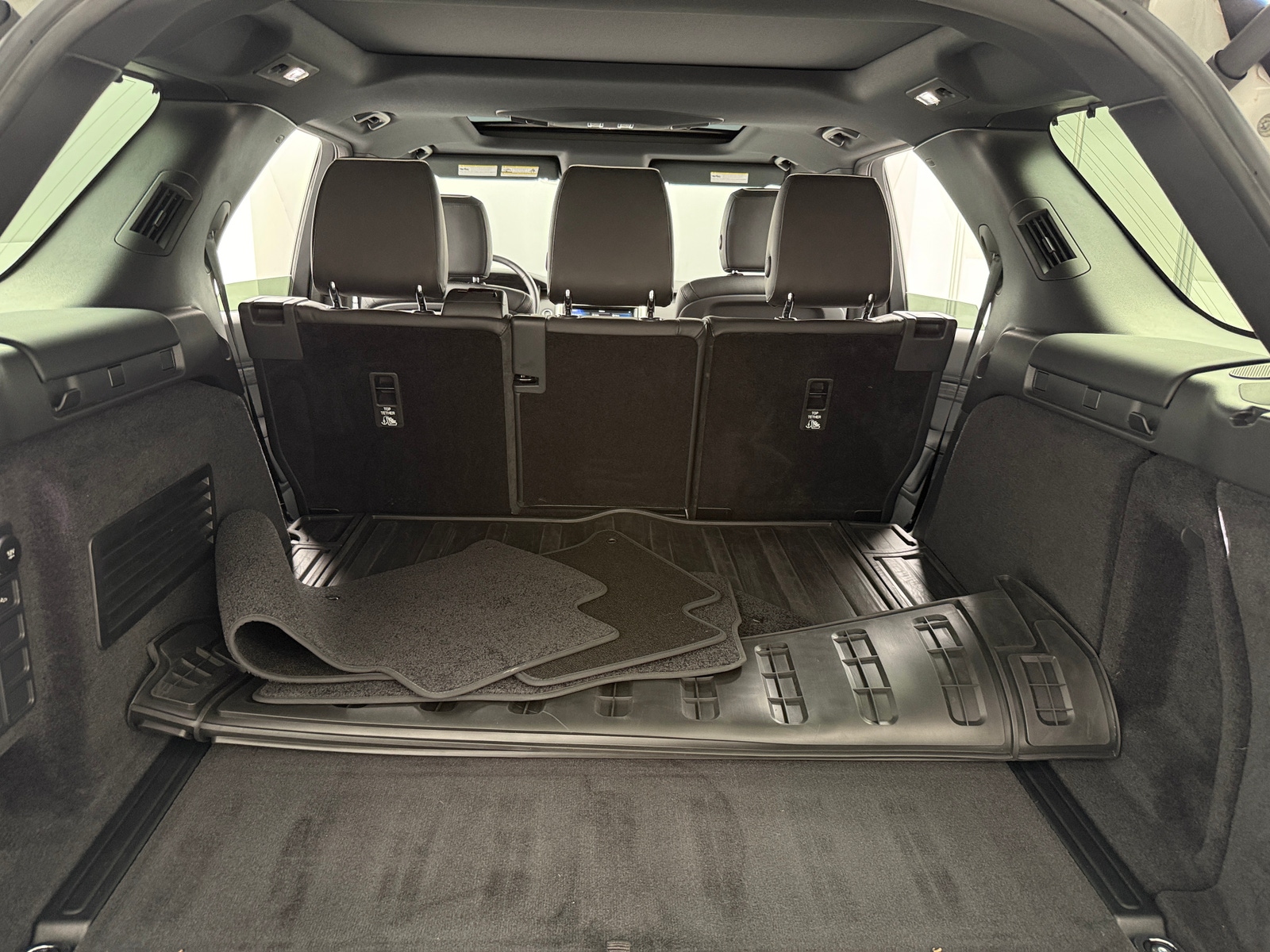 Thumbnail: 2019 Land Rover Discovery - 6