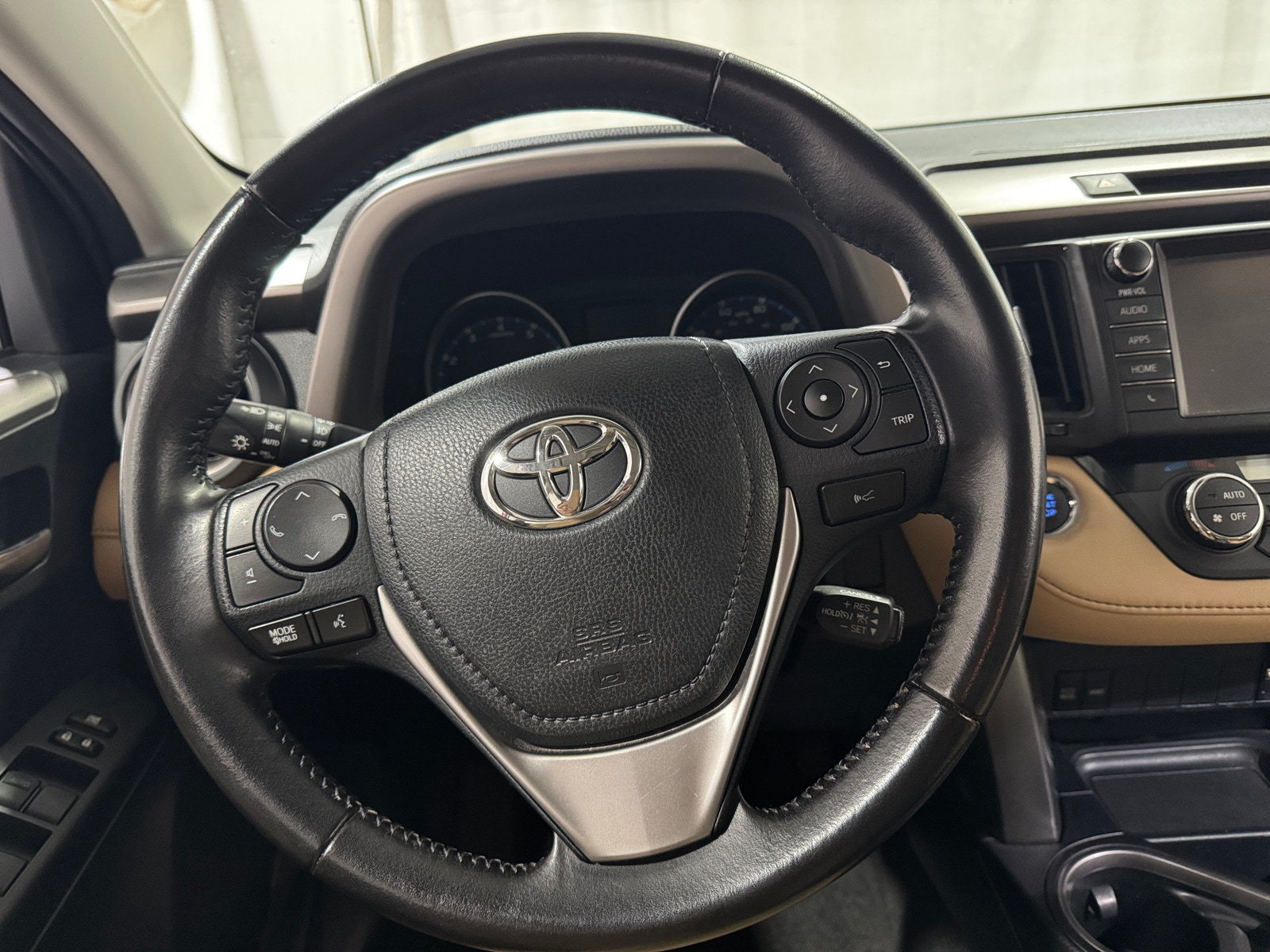 Thumbnail: 2017 Toyota RAV4 - 5