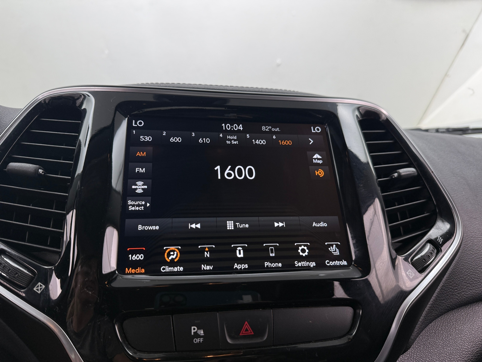 Thumbnail: 2019 Jeep Cherokee - 3