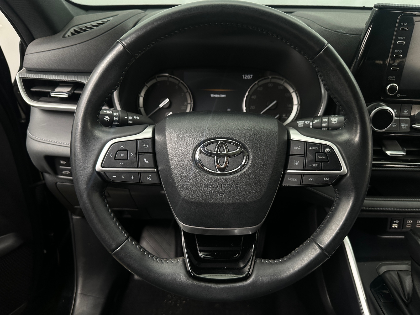 Thumbnail: 2022 Toyota Highlander - 4