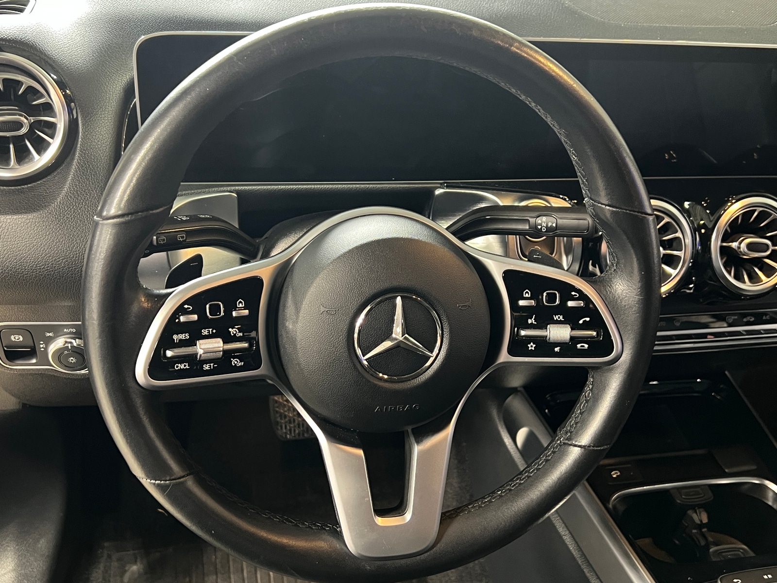 Thumbnail: 2021 Mercedes-Benz GLB - 4
