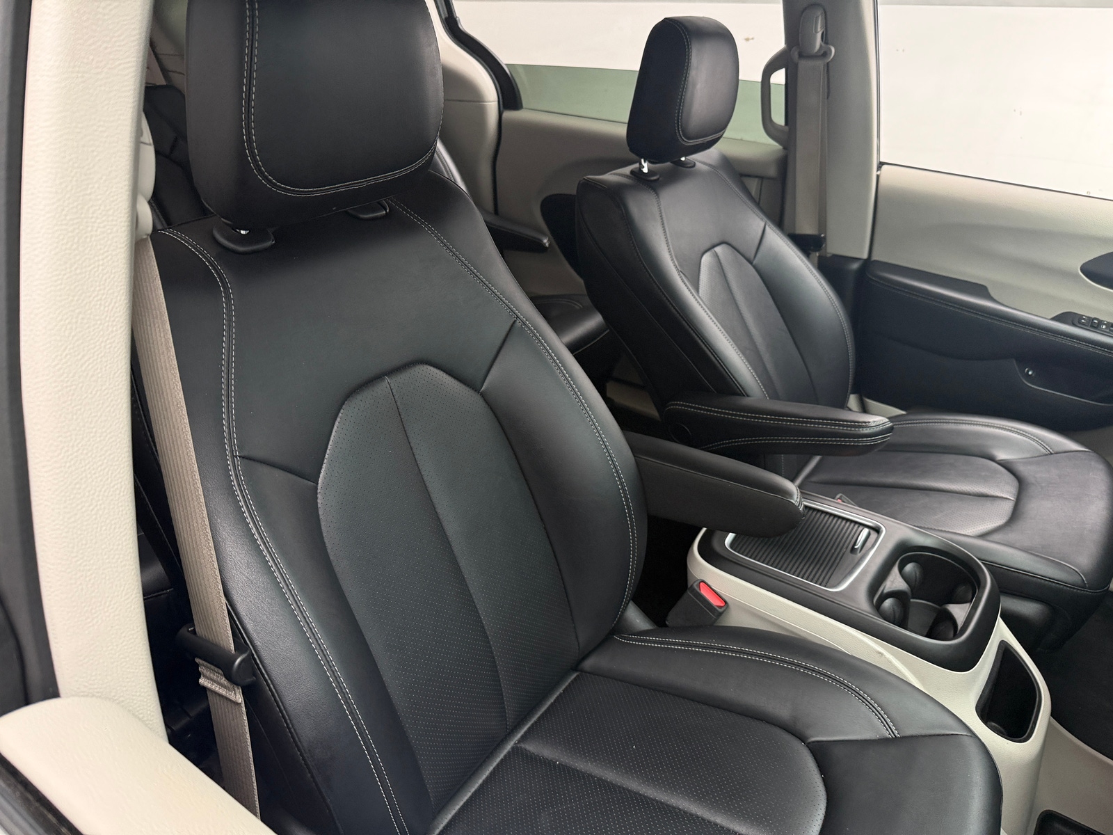 Thumbnail: 2024 Chrysler Pacifica - 2