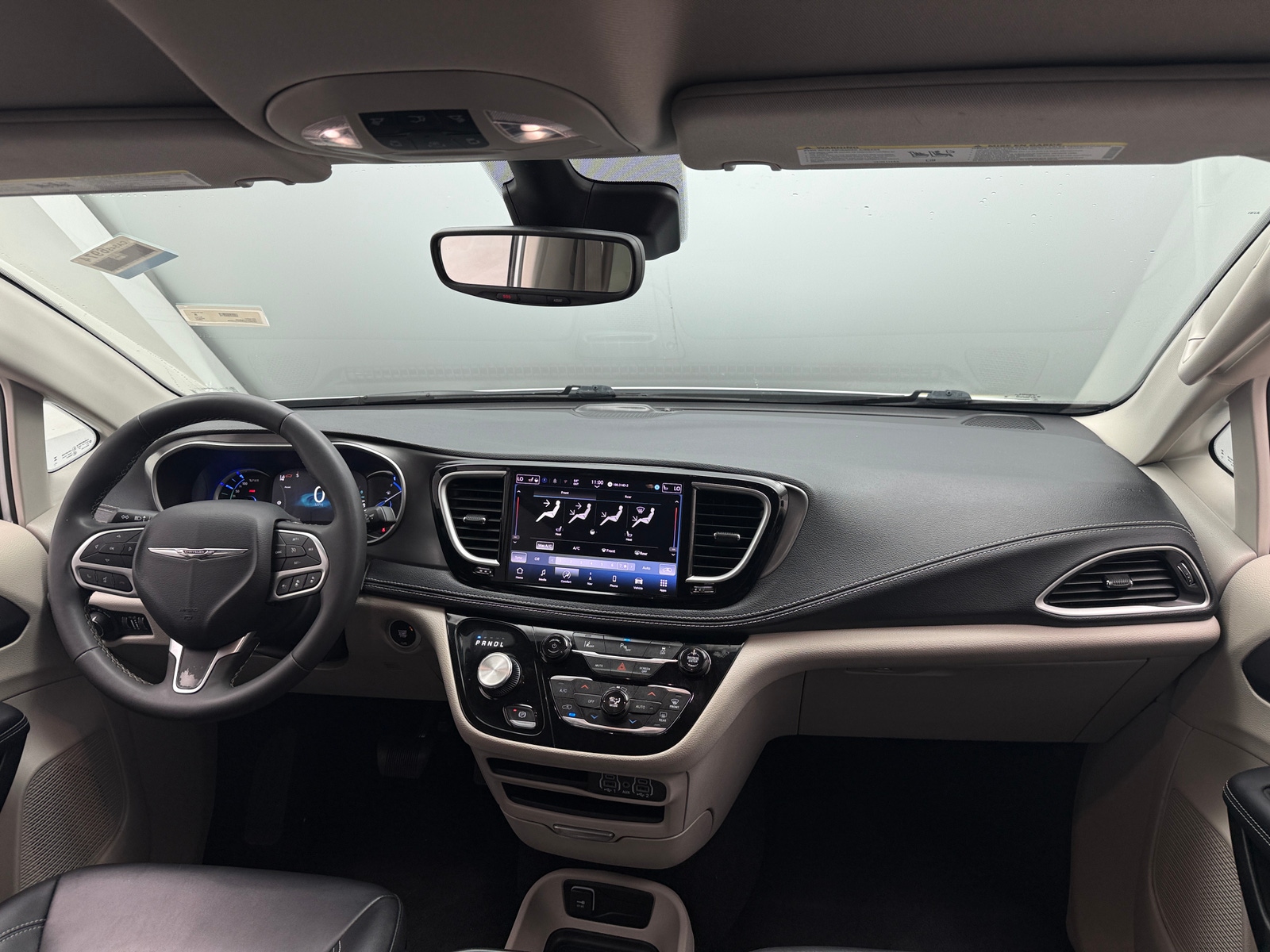Thumbnail: 2024 Chrysler Pacifica - 3