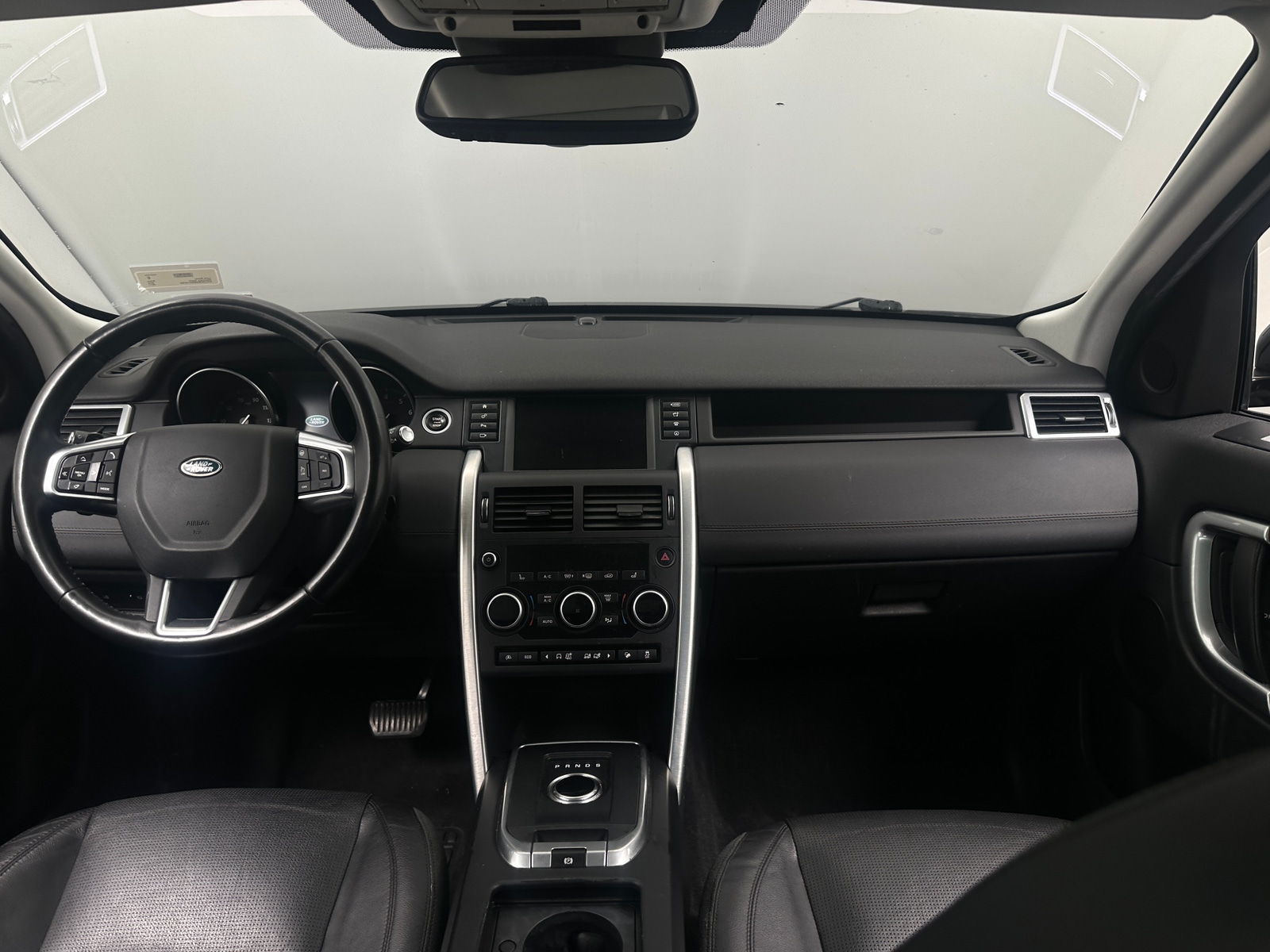 Thumbnail: 2017 Land Rover Discovery Sport - 2