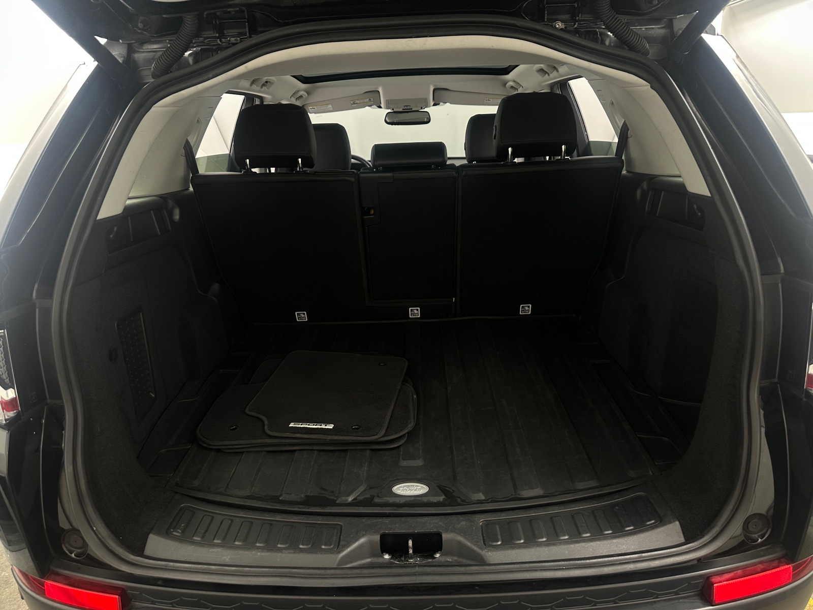 Thumbnail: 2017 Land Rover Discovery Sport - 6