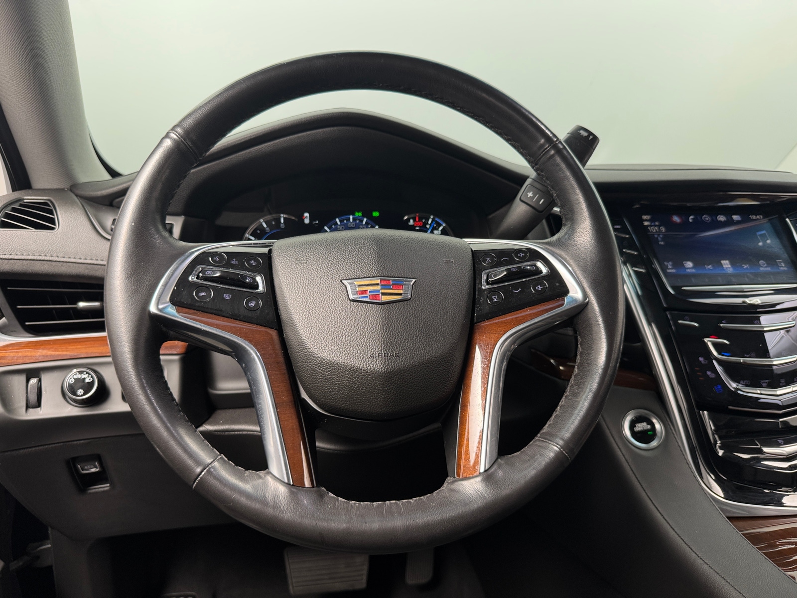 Thumbnail: 2019 Cadillac Escalade - 4