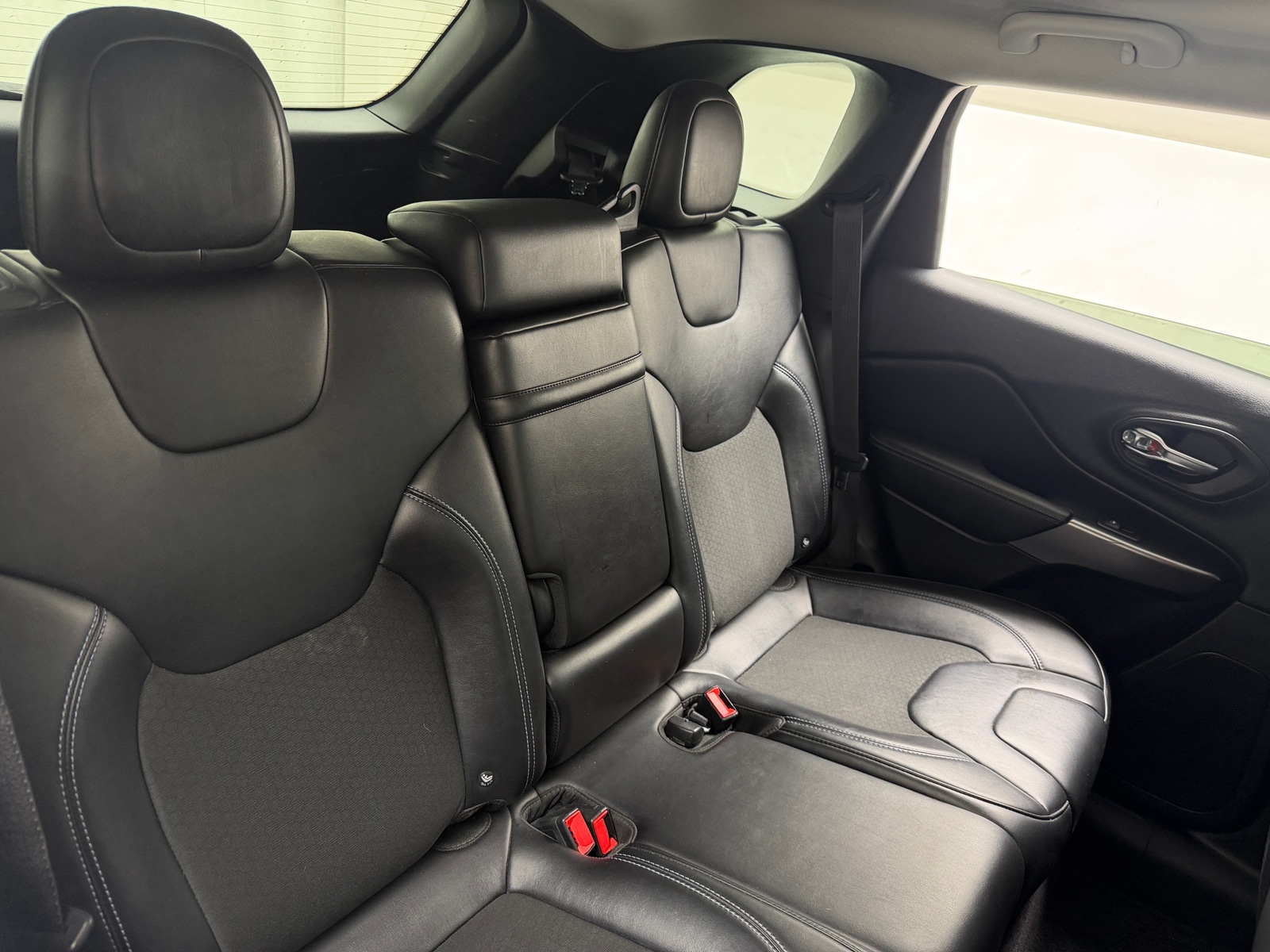 Thumbnail: 2019 Jeep Cherokee - 6