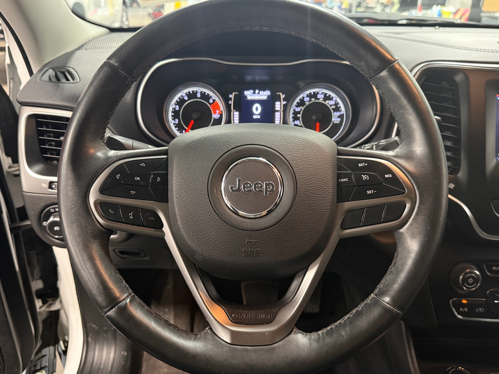 Thumbnail: 2019 Jeep Cherokee - 5