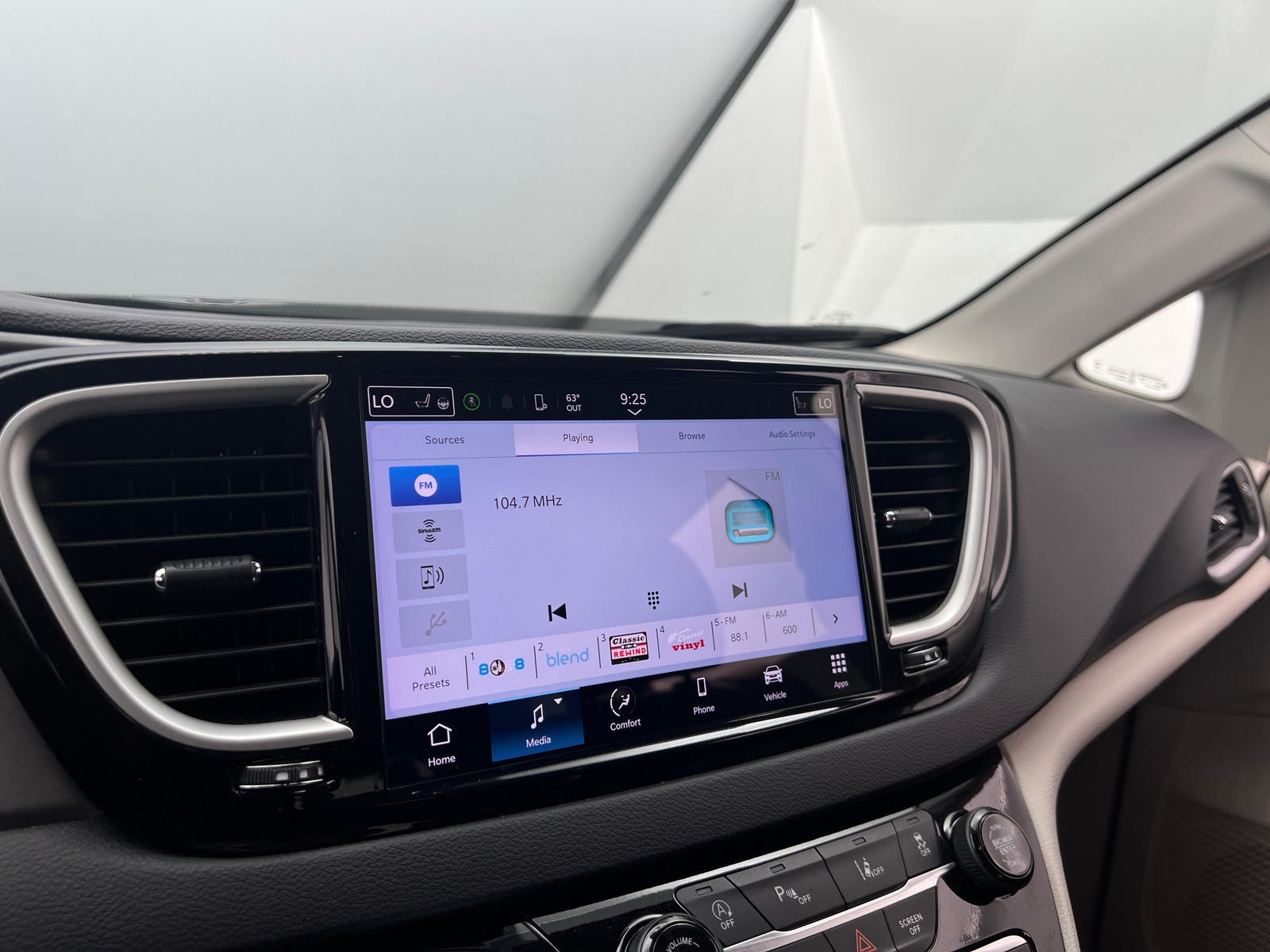 Thumbnail: 2024 Chrysler Pacifica - 3