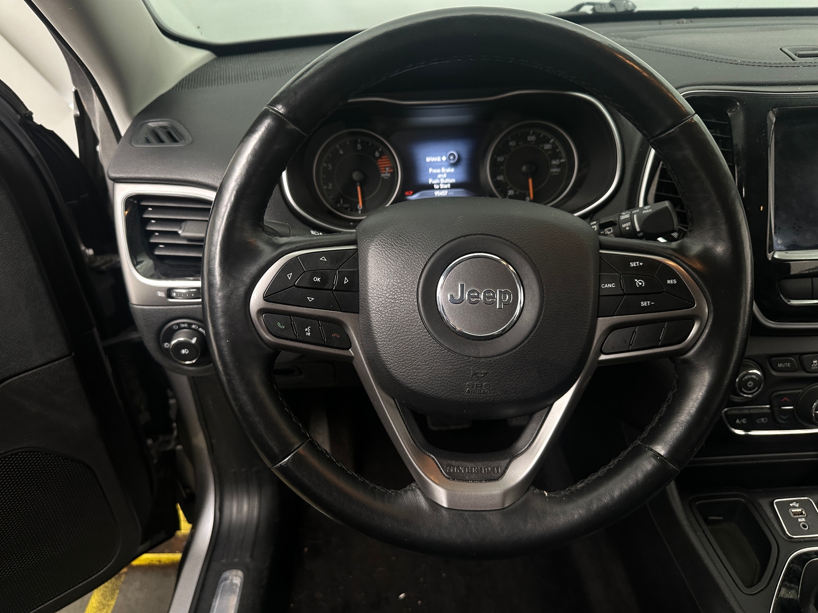 Thumbnail: 2019 Jeep Cherokee - 4
