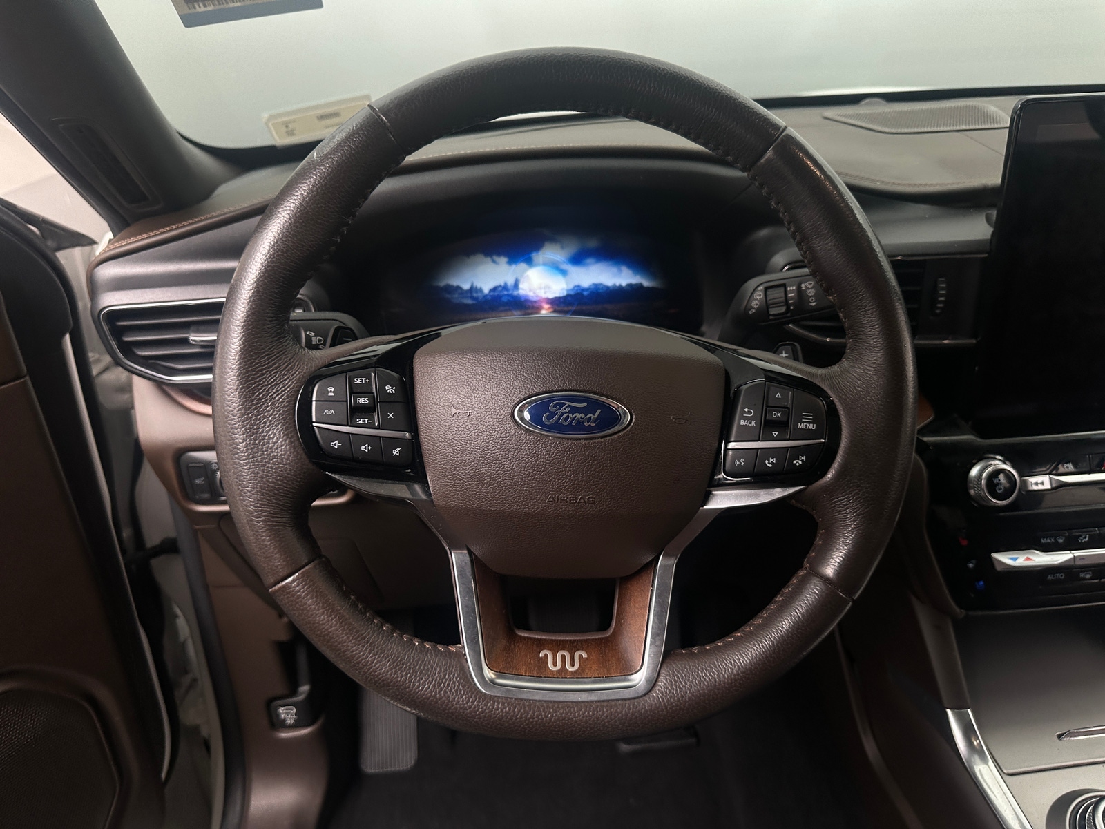 Thumbnail: 2021 Ford Explorer - 4