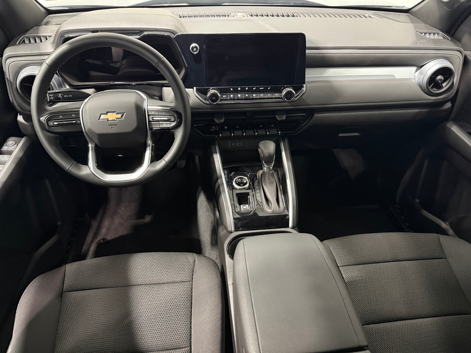 Thumbnail: 2024 Chevrolet Colorado - 3