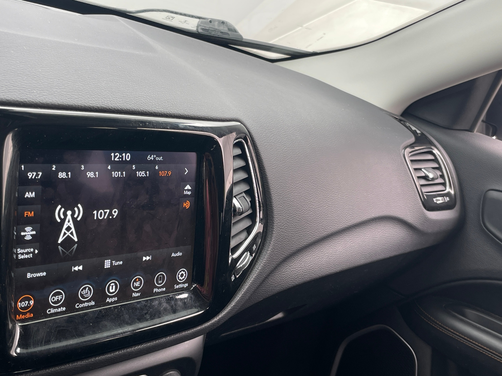 Thumbnail: 2021 Jeep Compass - 3